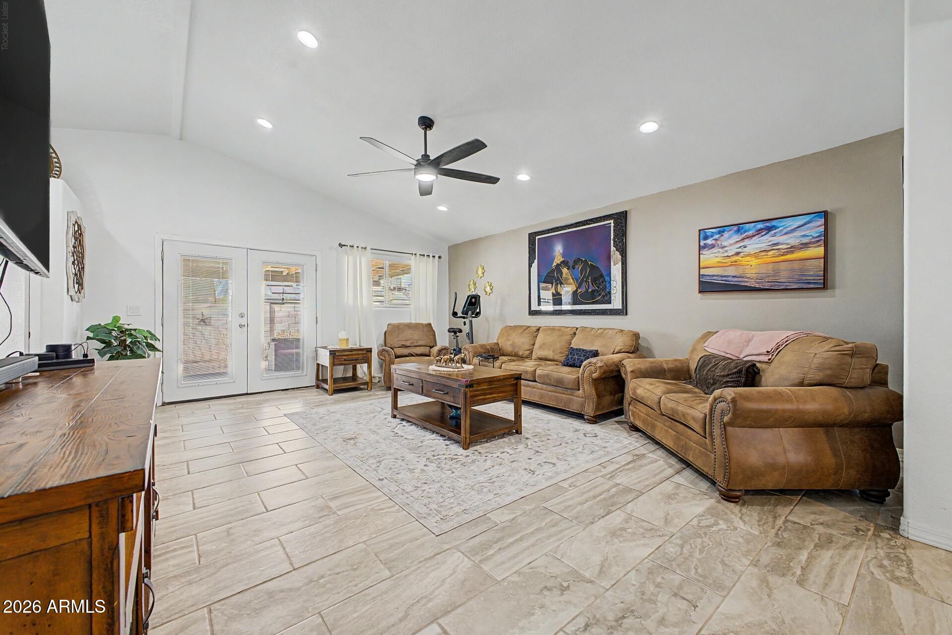 1048 W HEATHER Drive
