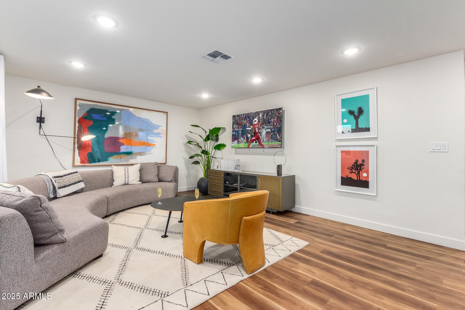 8537 E CLARENDON Avenue