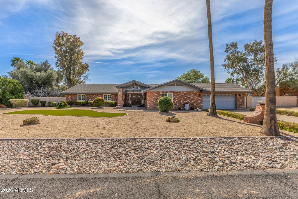 Photo of 4933 W Fallen Leaf Lane, Glendale, AZ 85310 (MLS # 6989252)