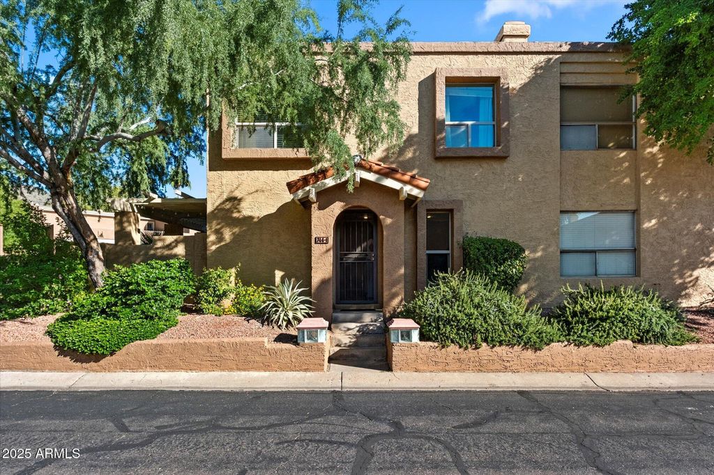 Photo of 744 E North Lane #1, Phoenix, AZ 85020 (MLS # 6937313)