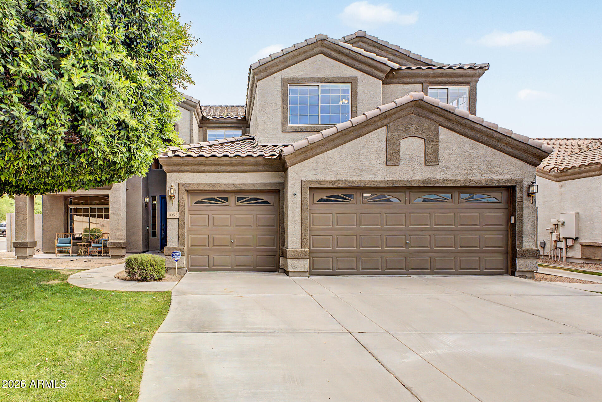 1095 W MULBERRY Drive