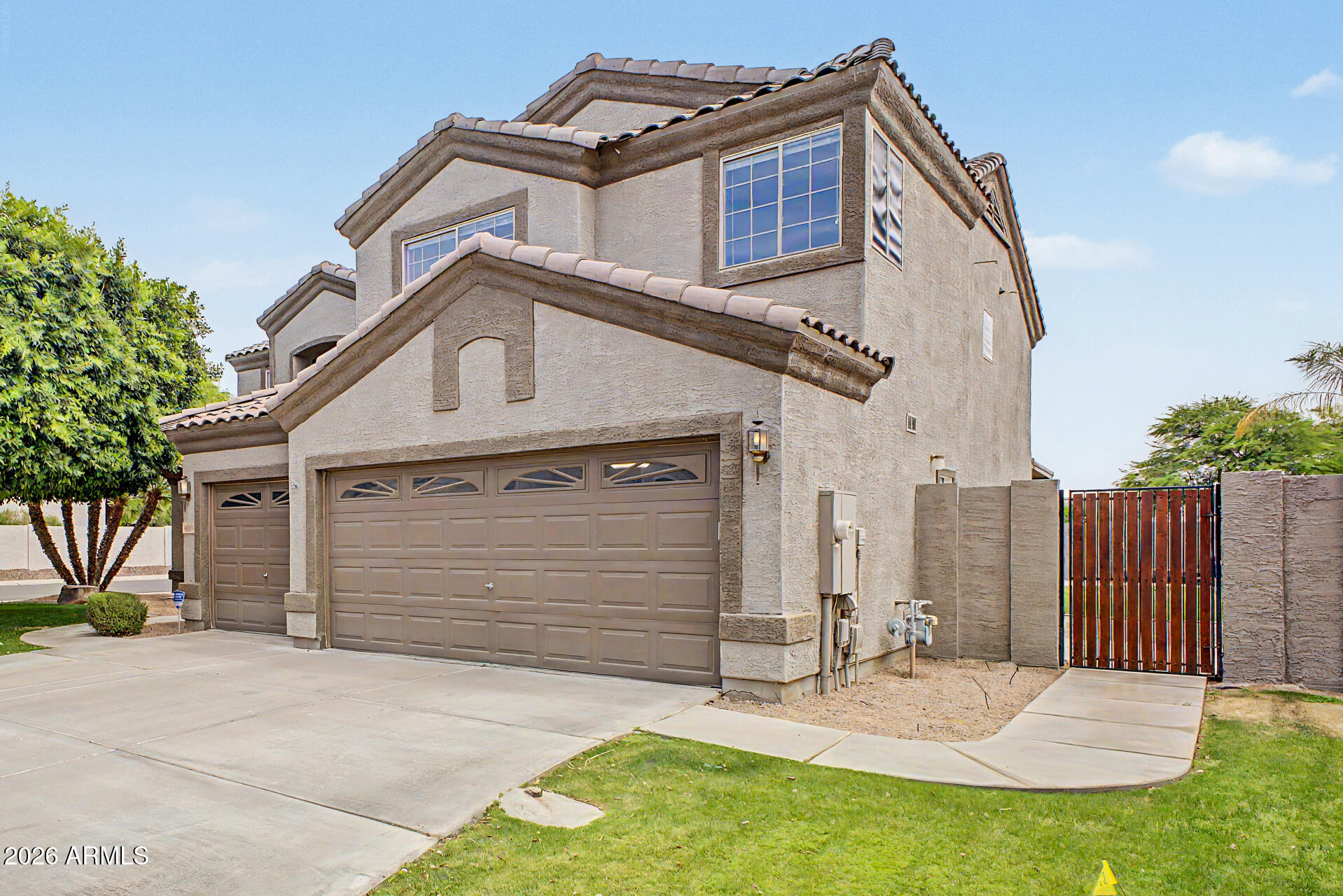 1095 W MULBERRY Drive