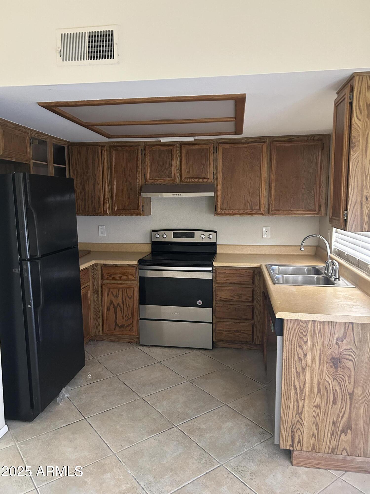 8814 W COOLIDGE Street