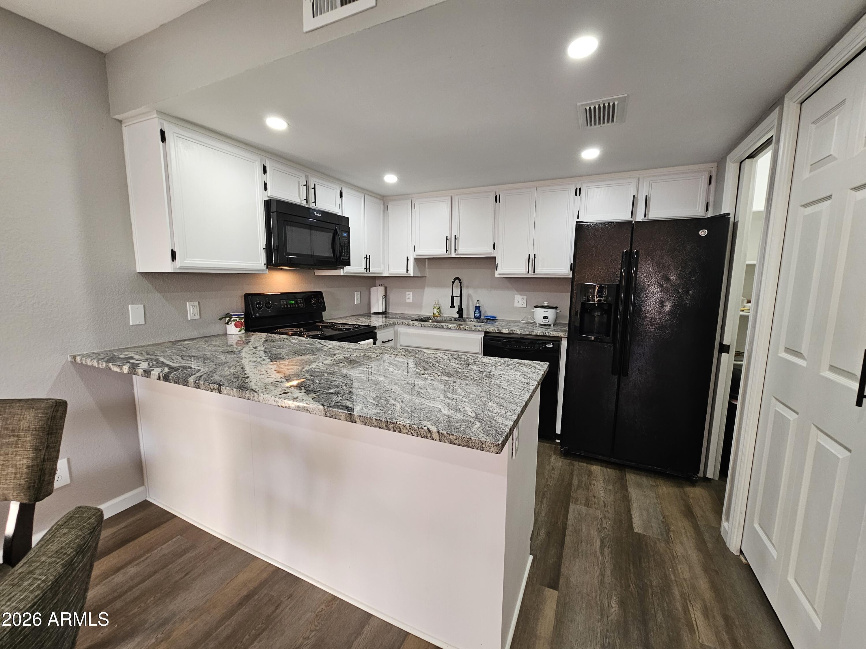 2144 E CENTER Lane 3