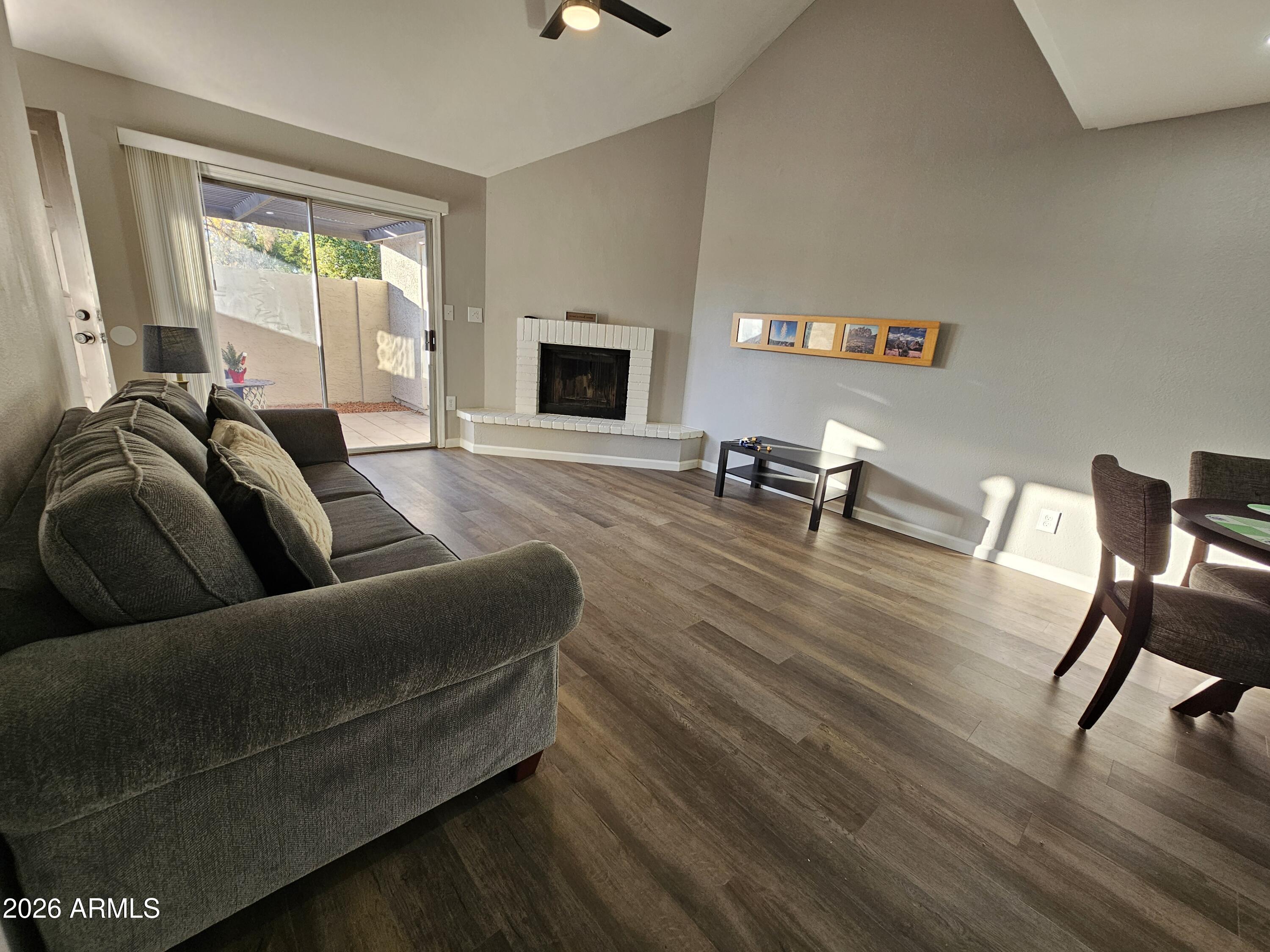 2144 E CENTER Lane 3