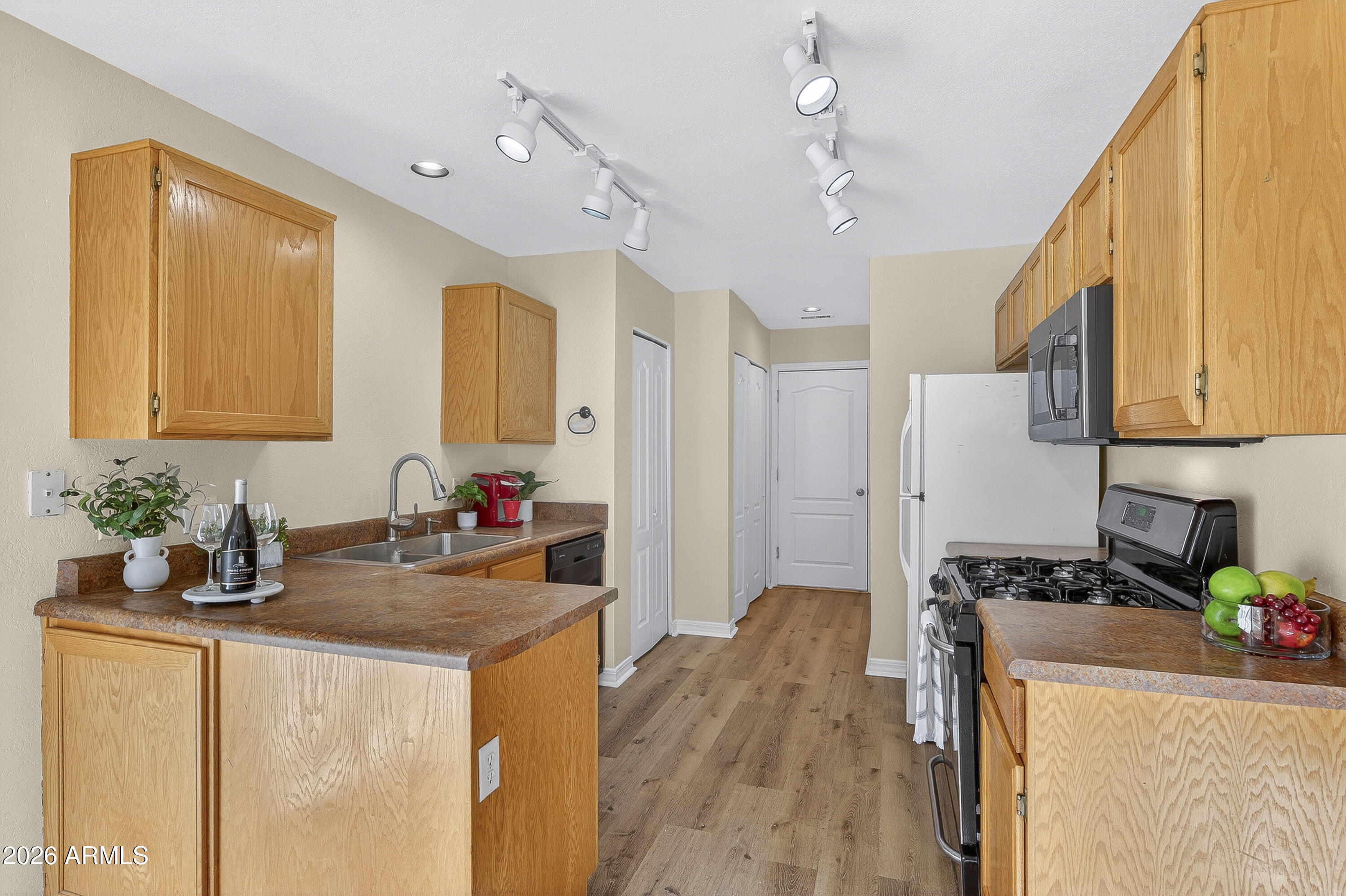 TOWNHOMES AT BOULDER POINTE 2 - Residential