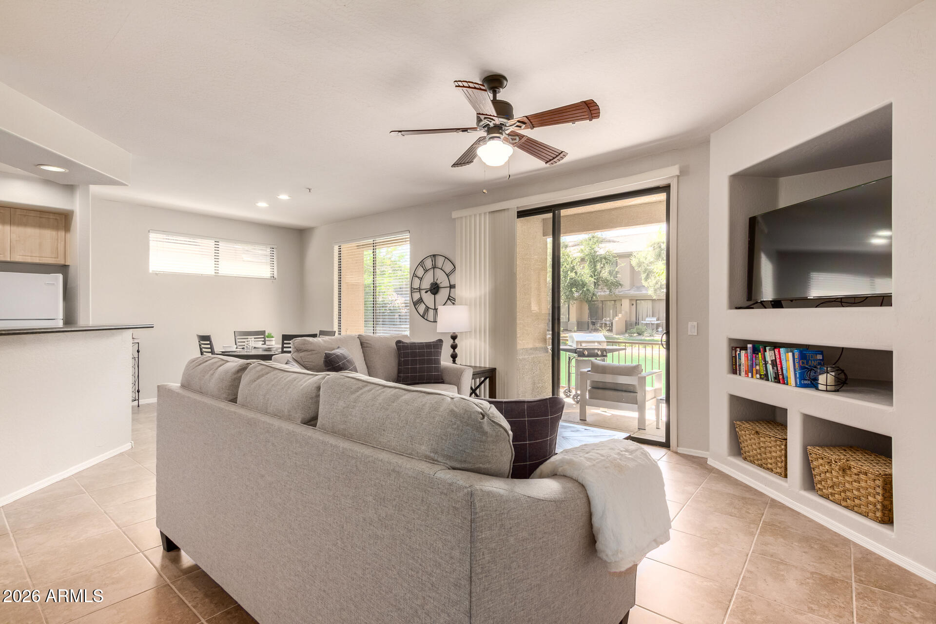 705 W QUEEN CREEK Road 1073