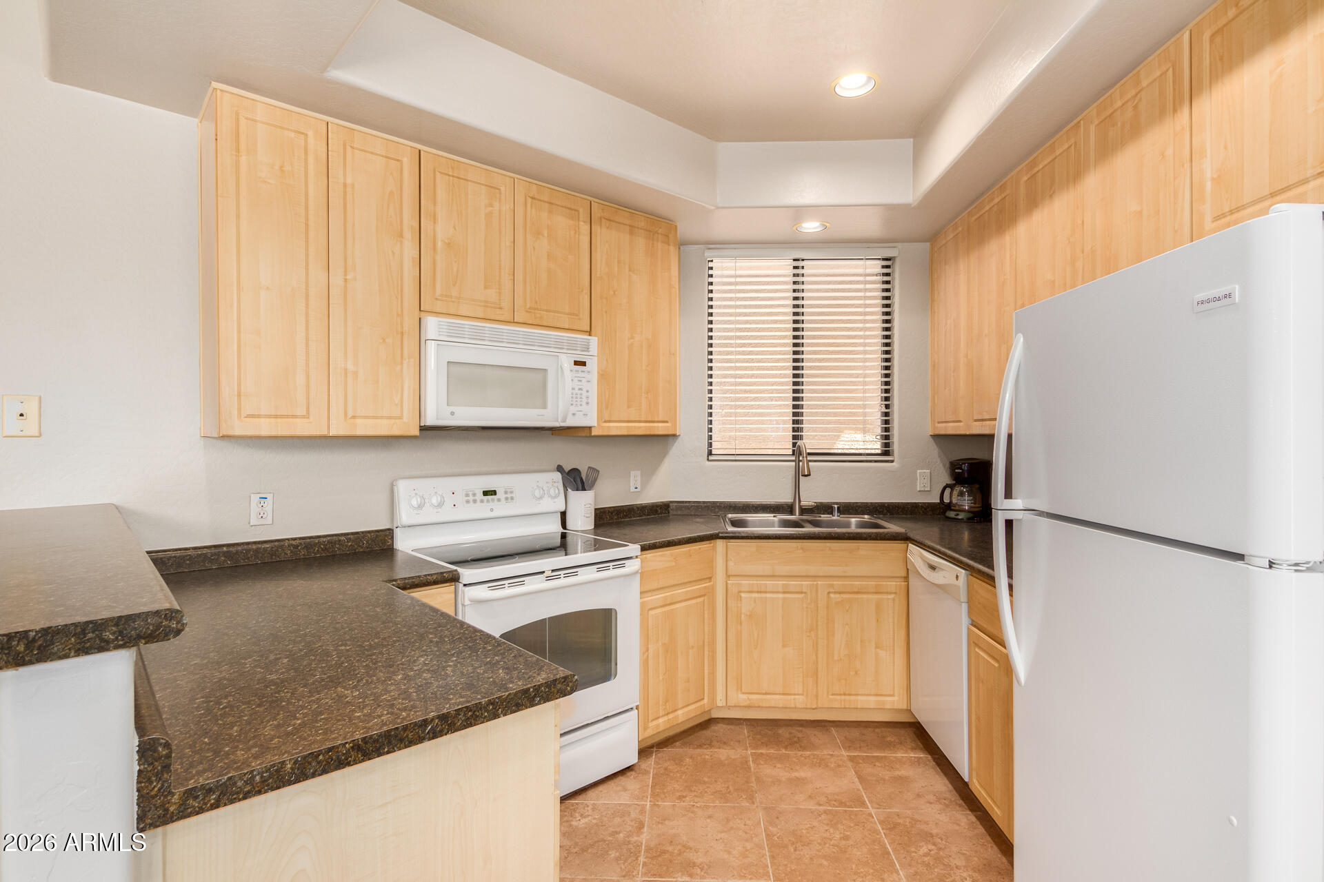 705 W QUEEN CREEK Road 1073