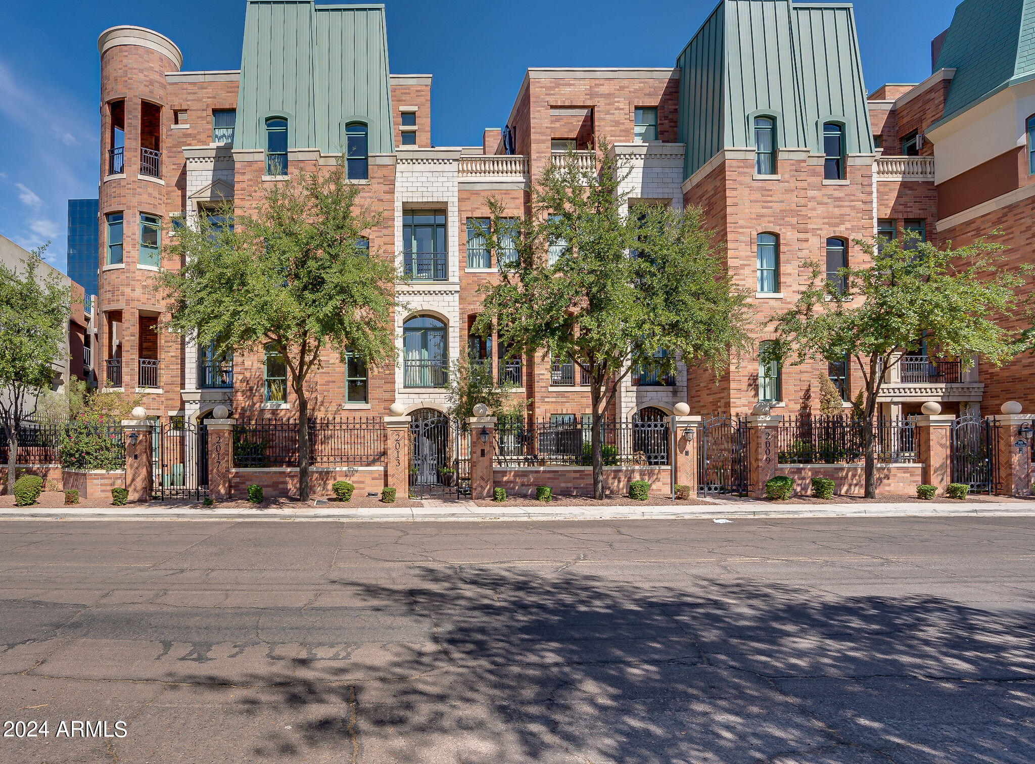 2017 N 1ST Avenue