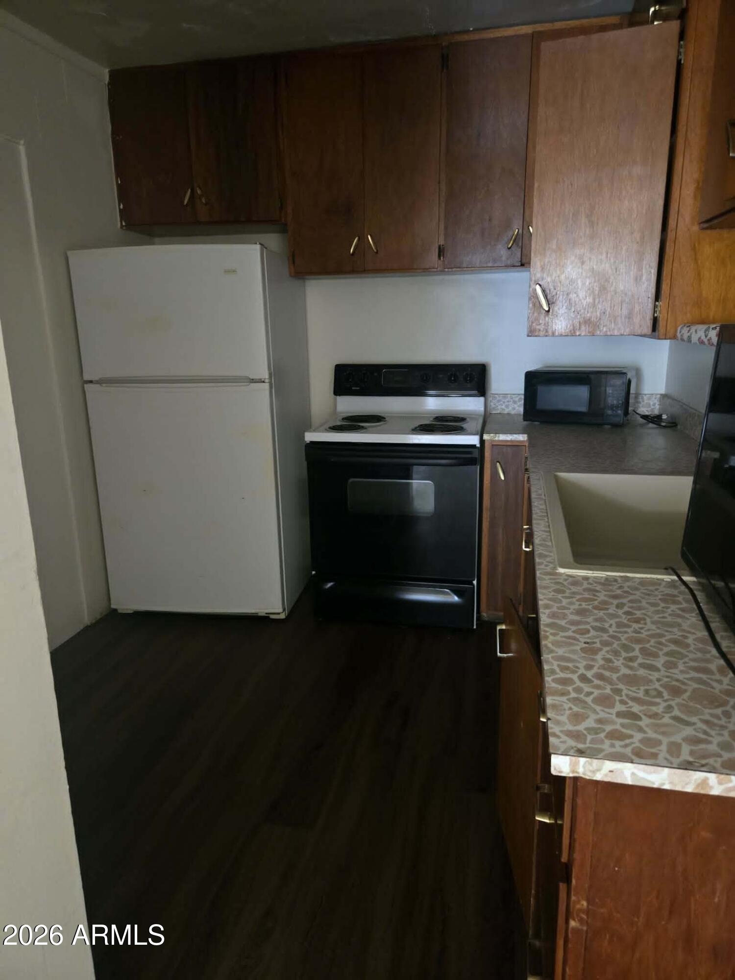 909 N KADOTA Avenue 1