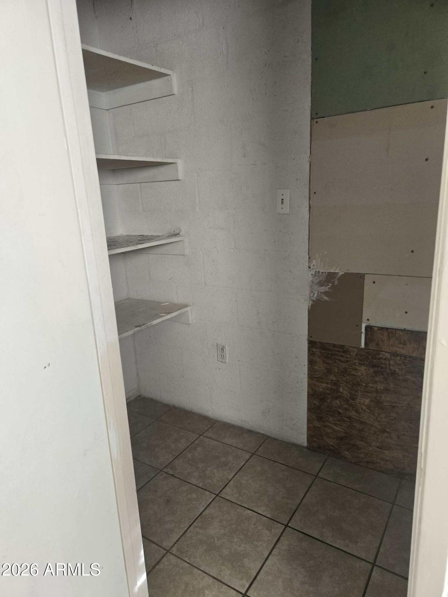 909 N KADOTA Avenue 1