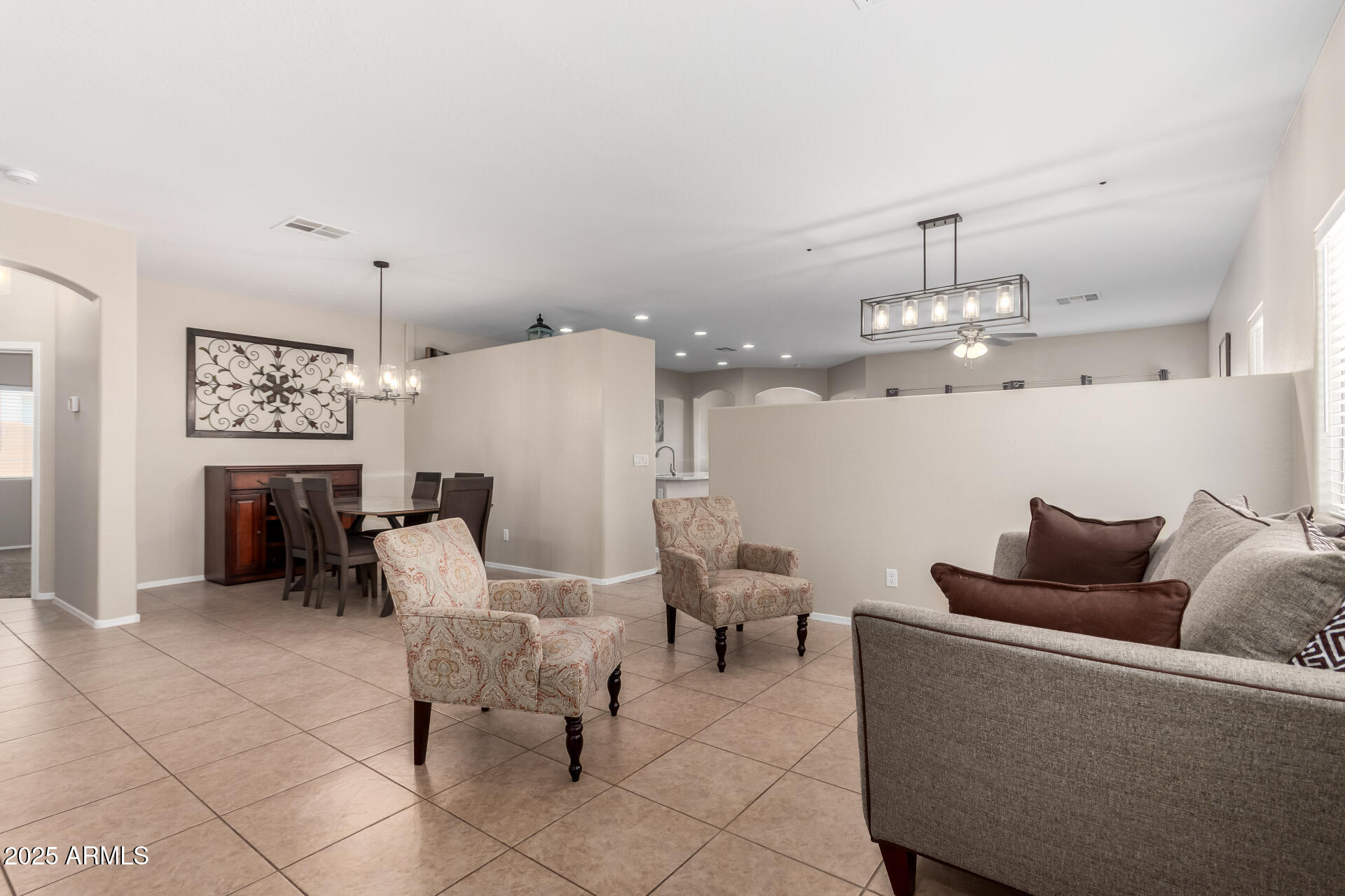 688 W GREEN TREE Drive