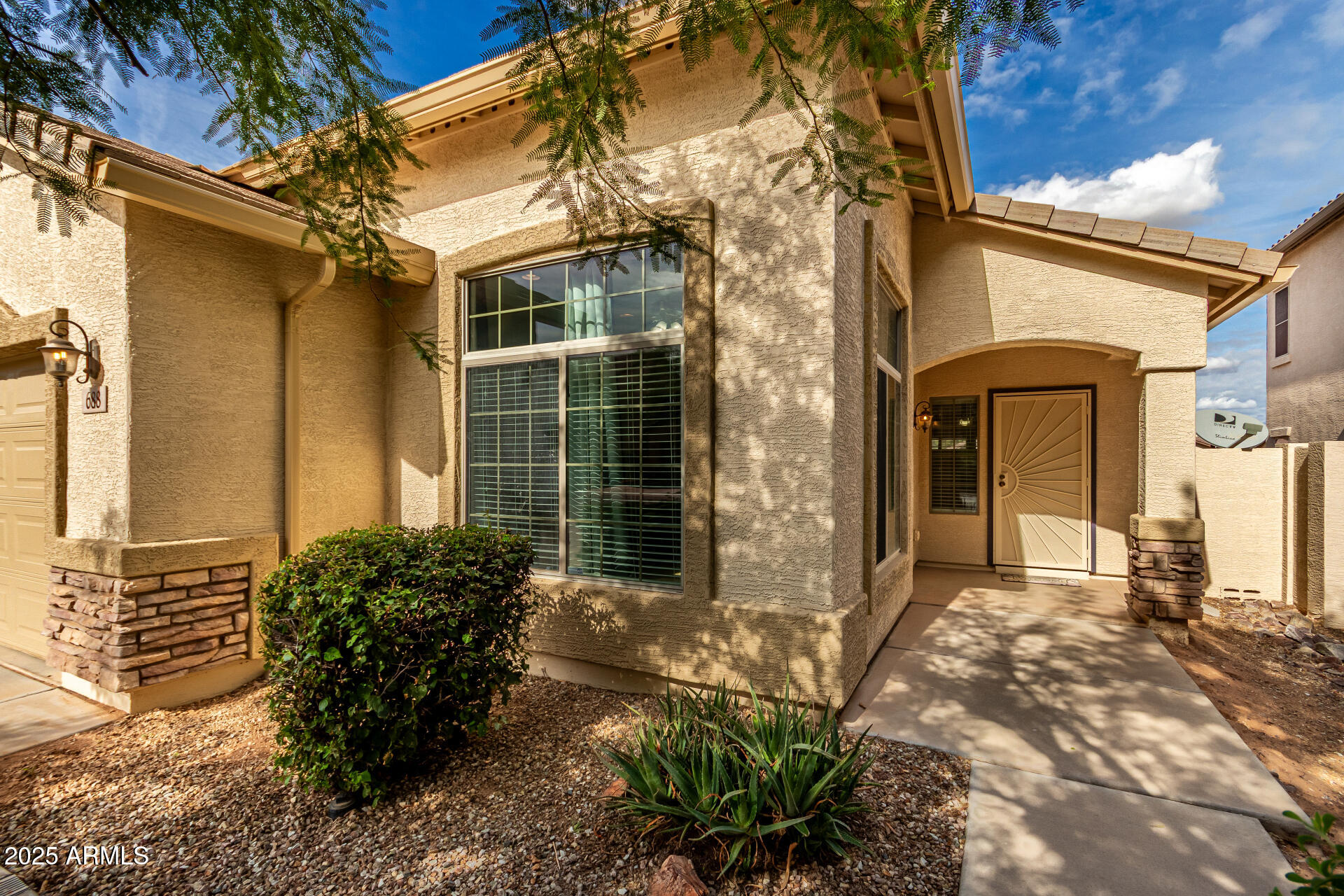 688 W GREEN TREE Drive