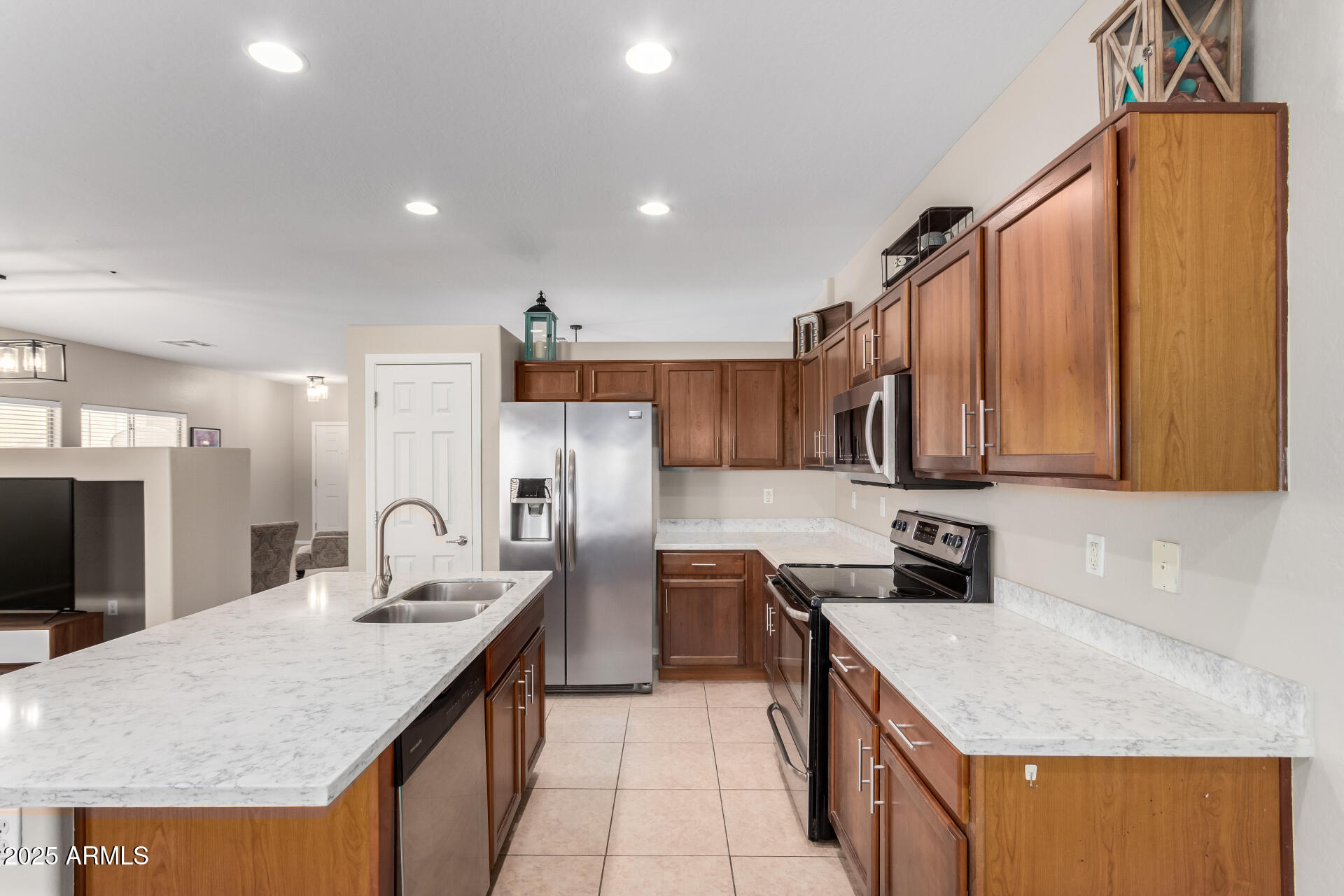 688 W GREEN TREE Drive