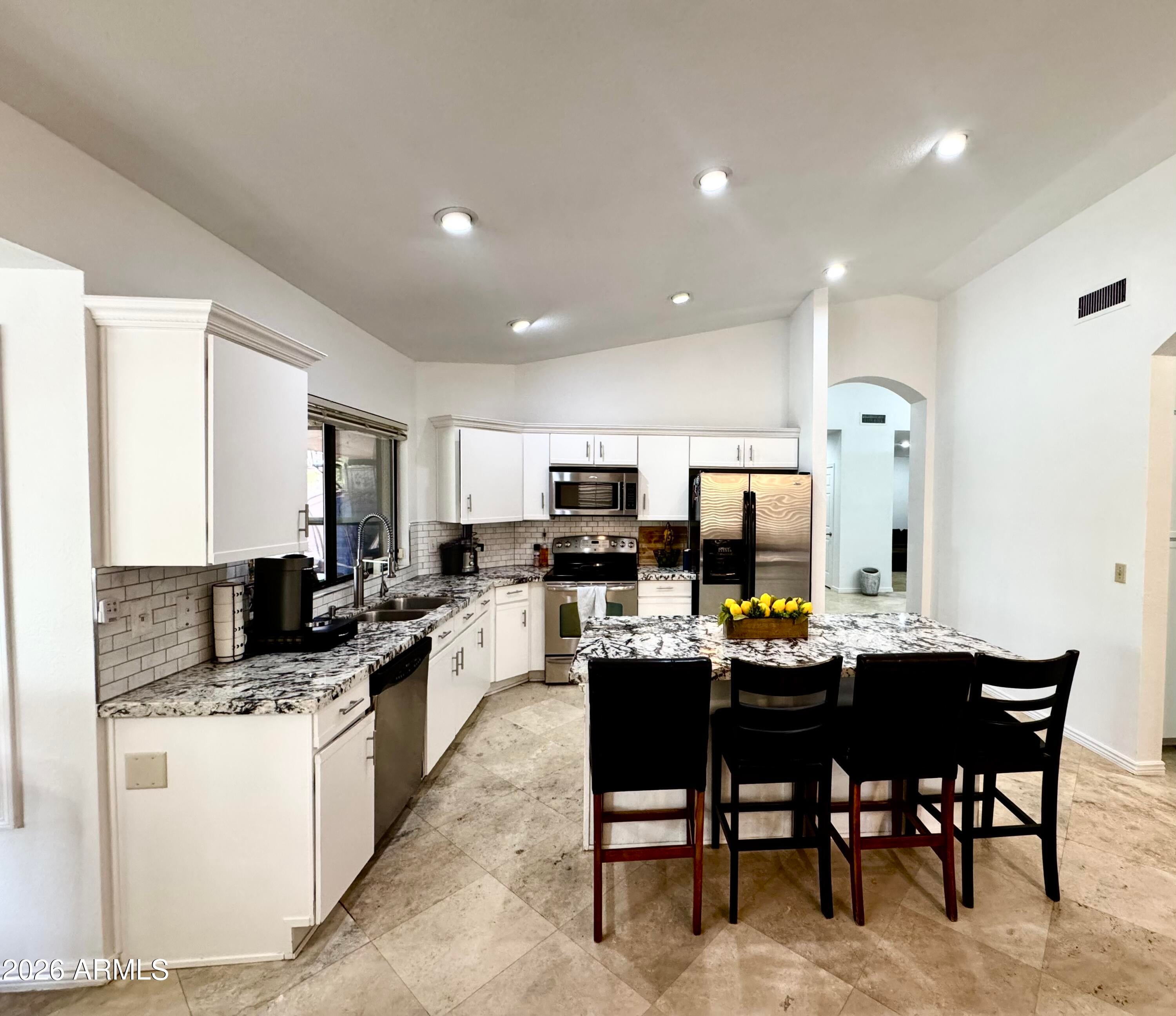 1502 W ANTIQUA Drive