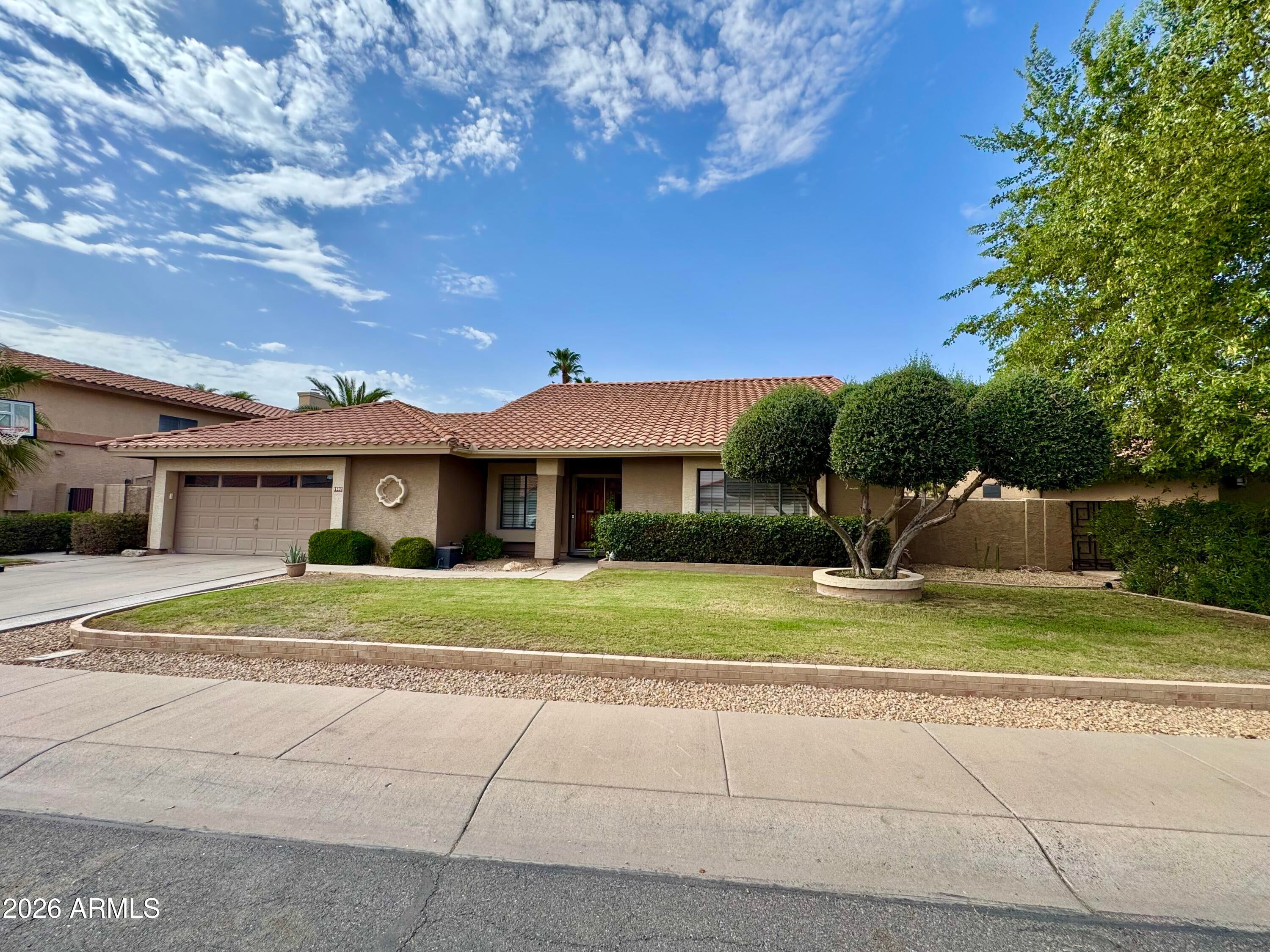 1502 W ANTIQUA Drive