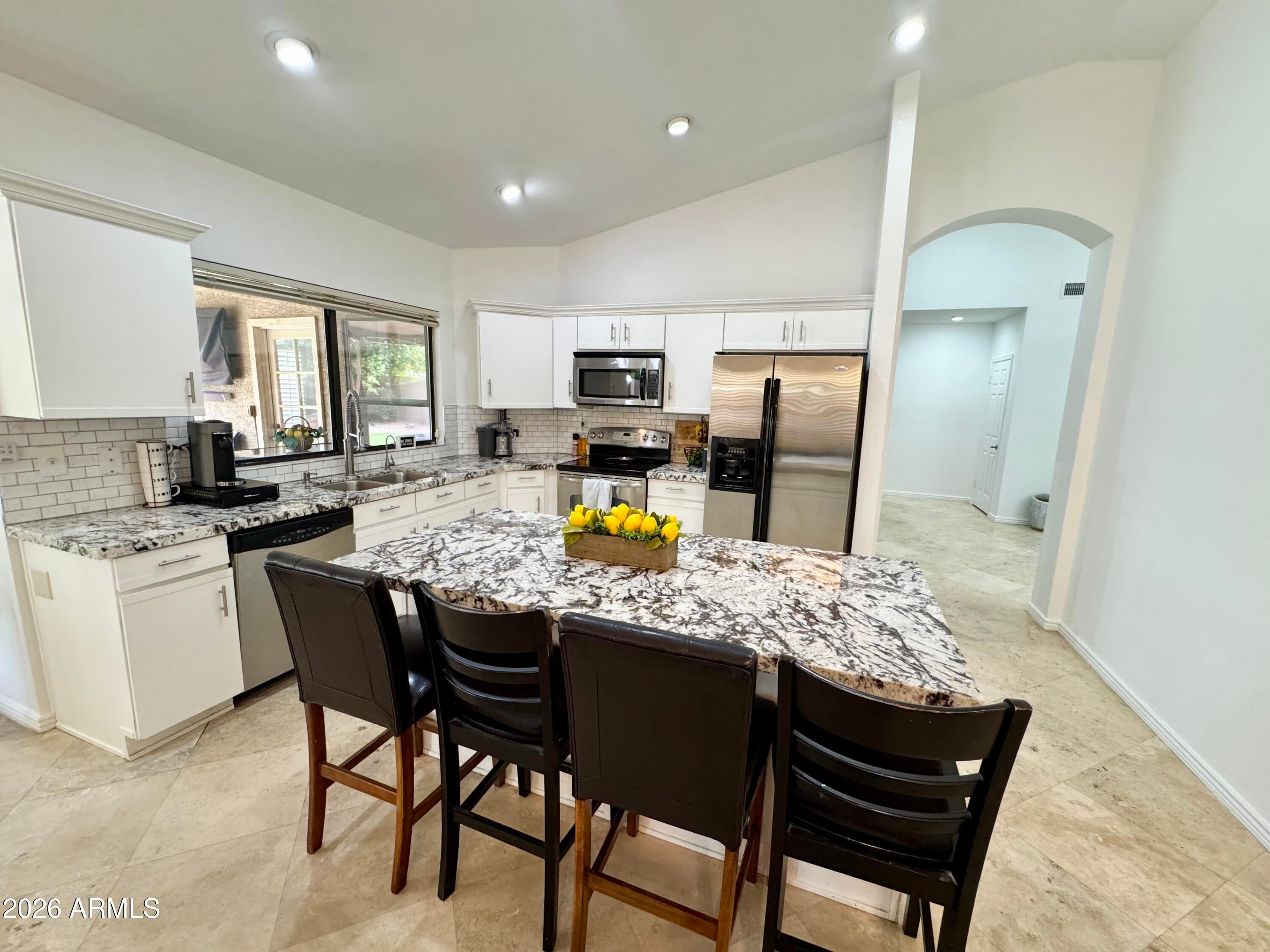 1502 W ANTIQUA Drive
