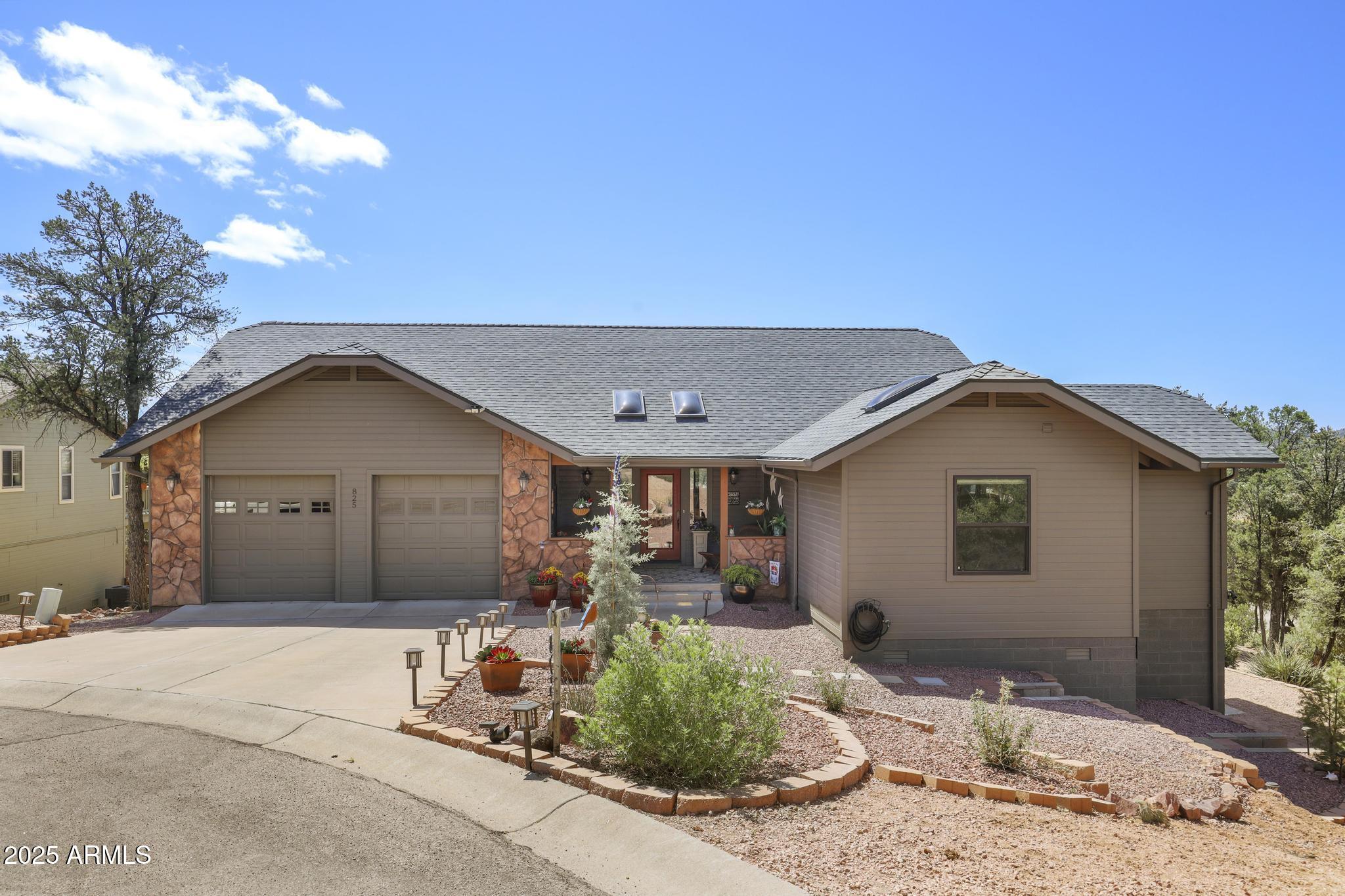 825 W SIERRA Circle