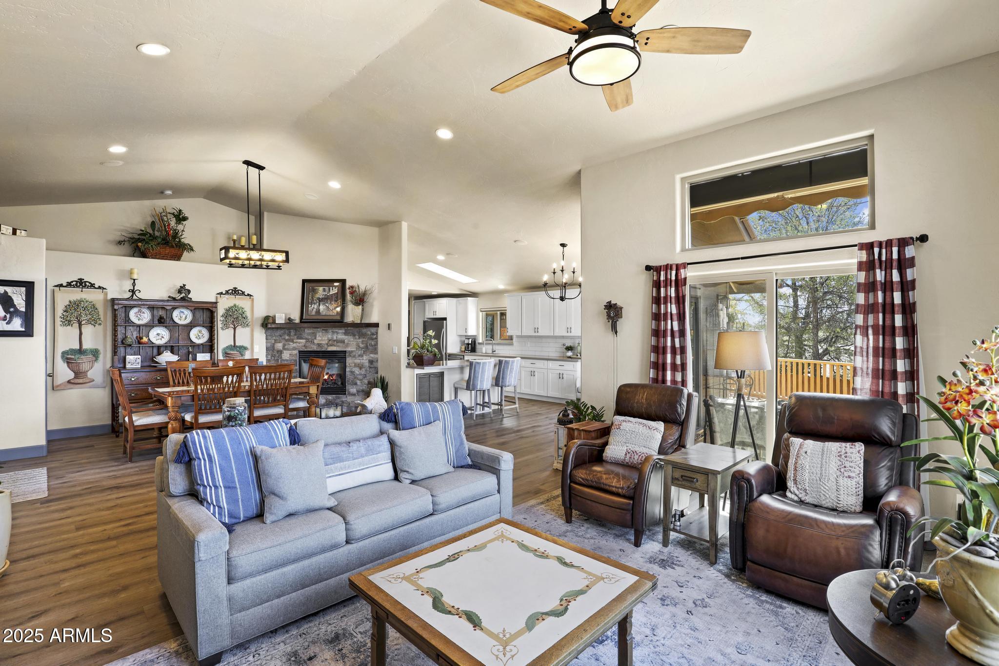 825 W SIERRA Circle