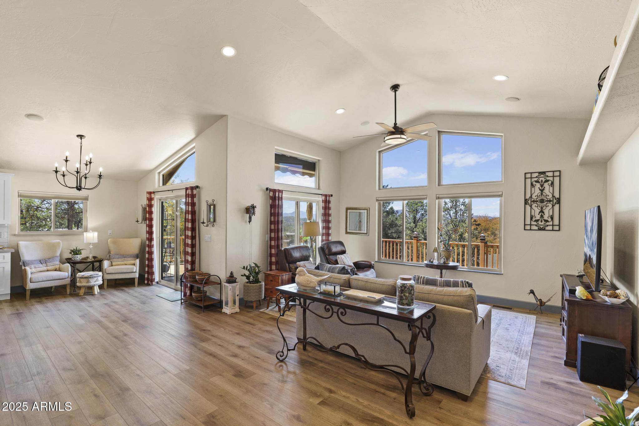 825 W SIERRA Circle