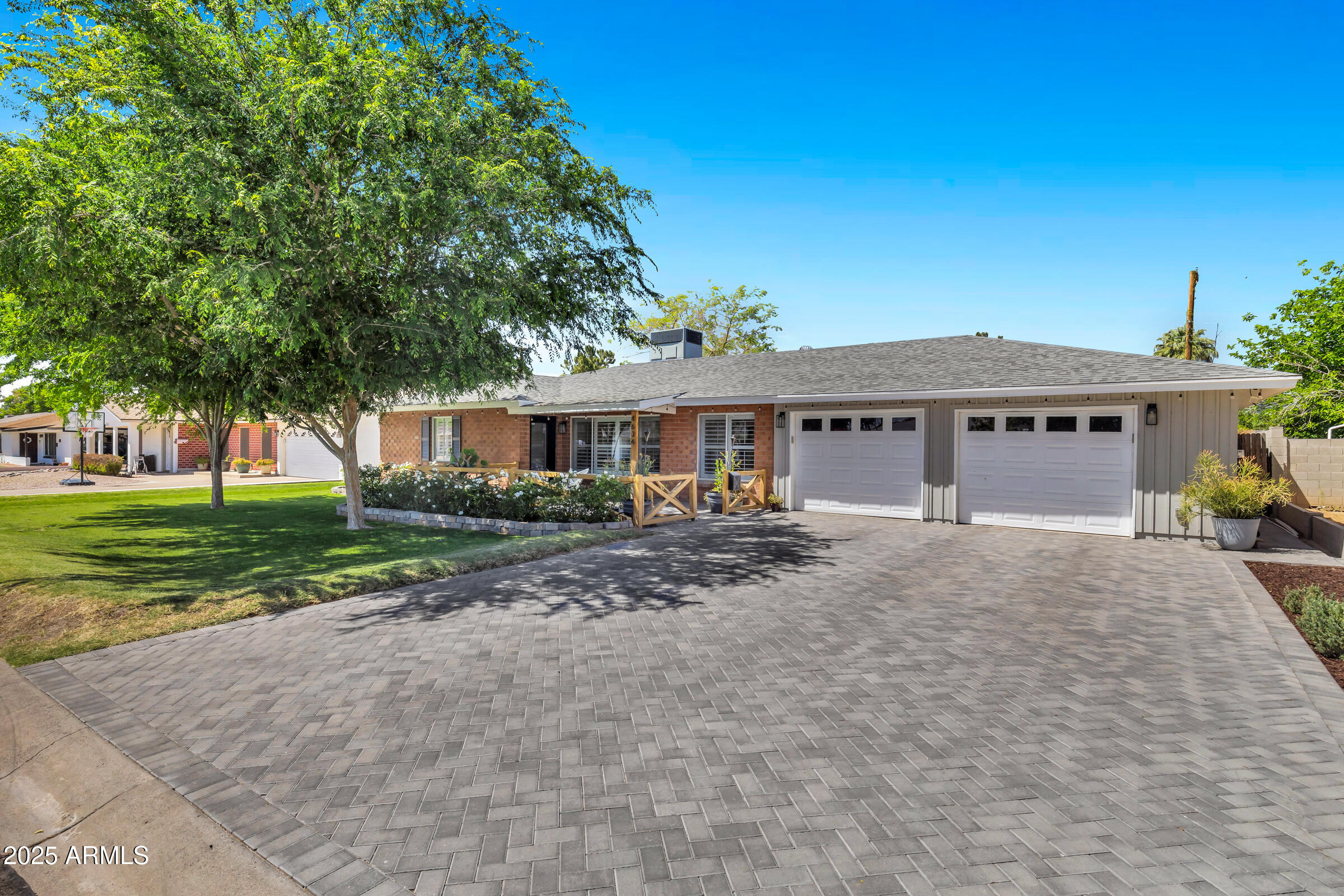 4634 E WILSHIRE Drive