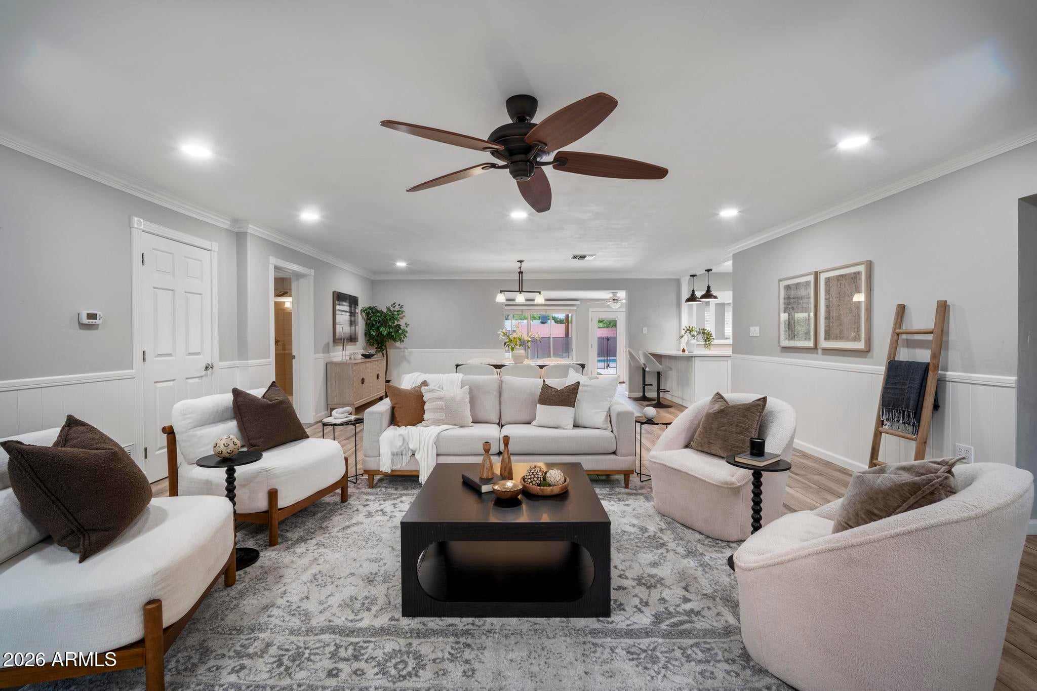 1542 W LOMA Lane