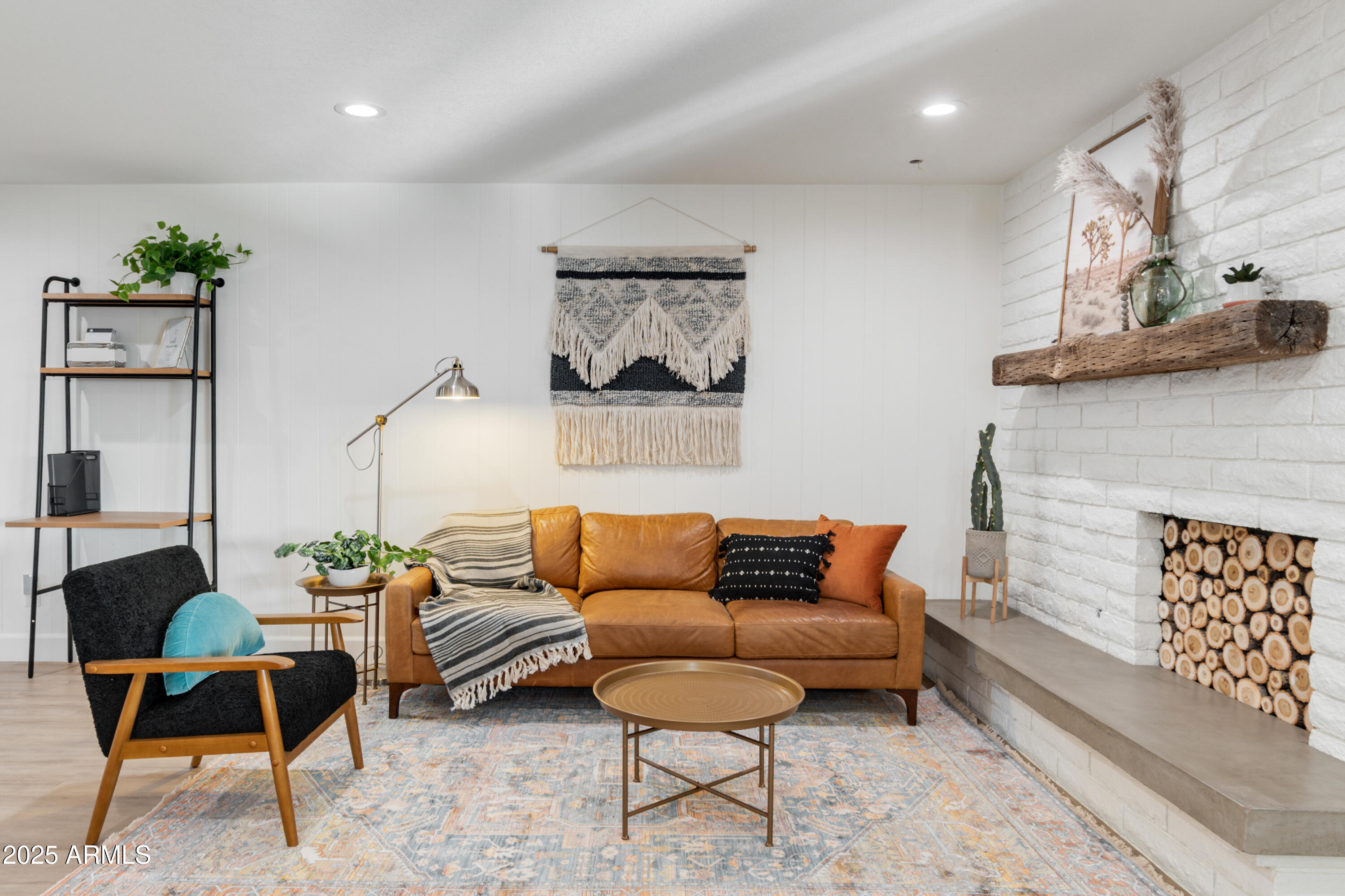 1307 E ENCANTO Street