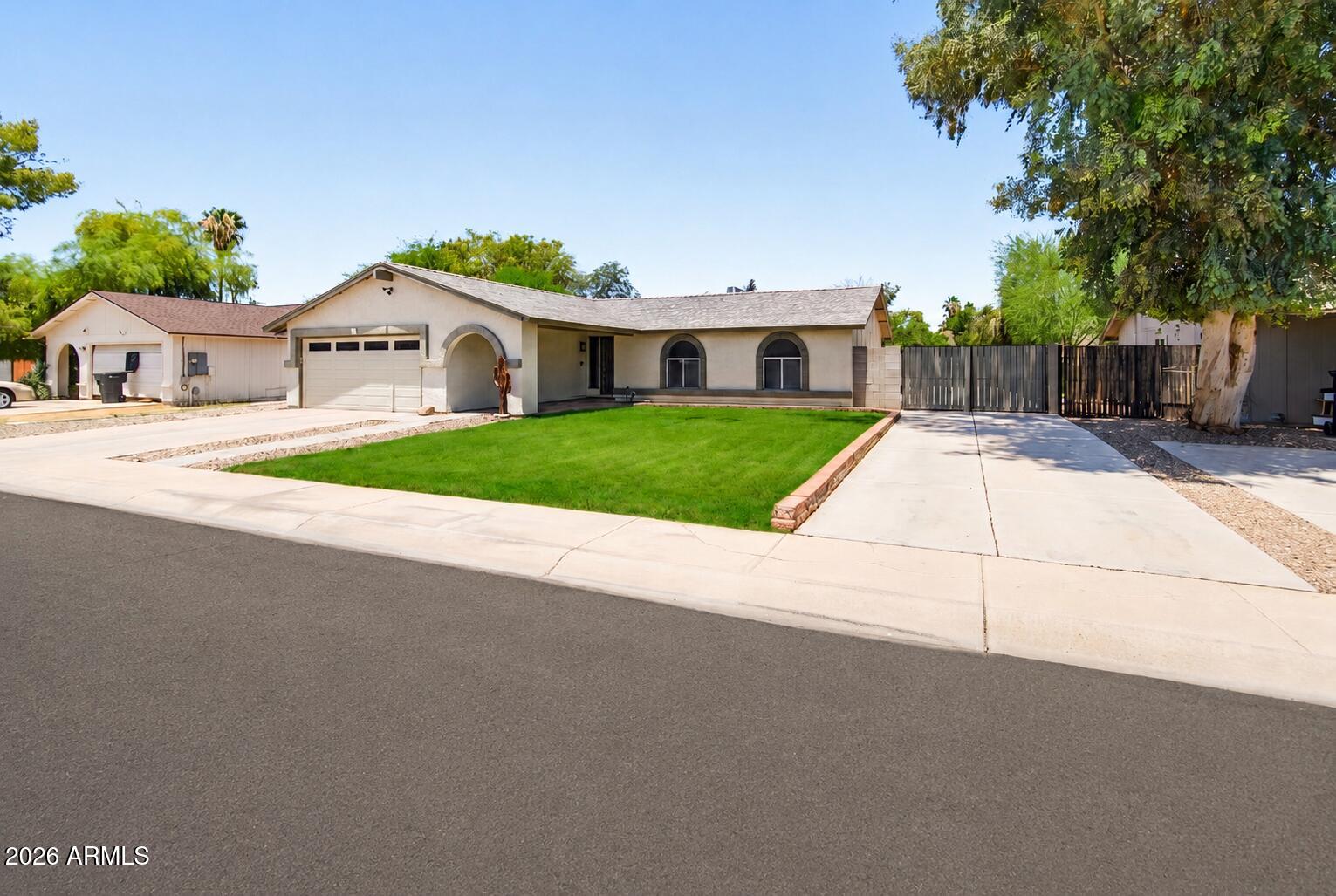 540 W Myrna Lane