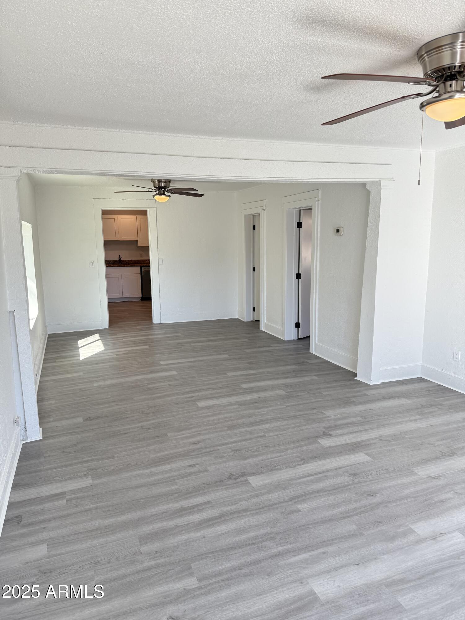 2536 W MORTEN Avenue