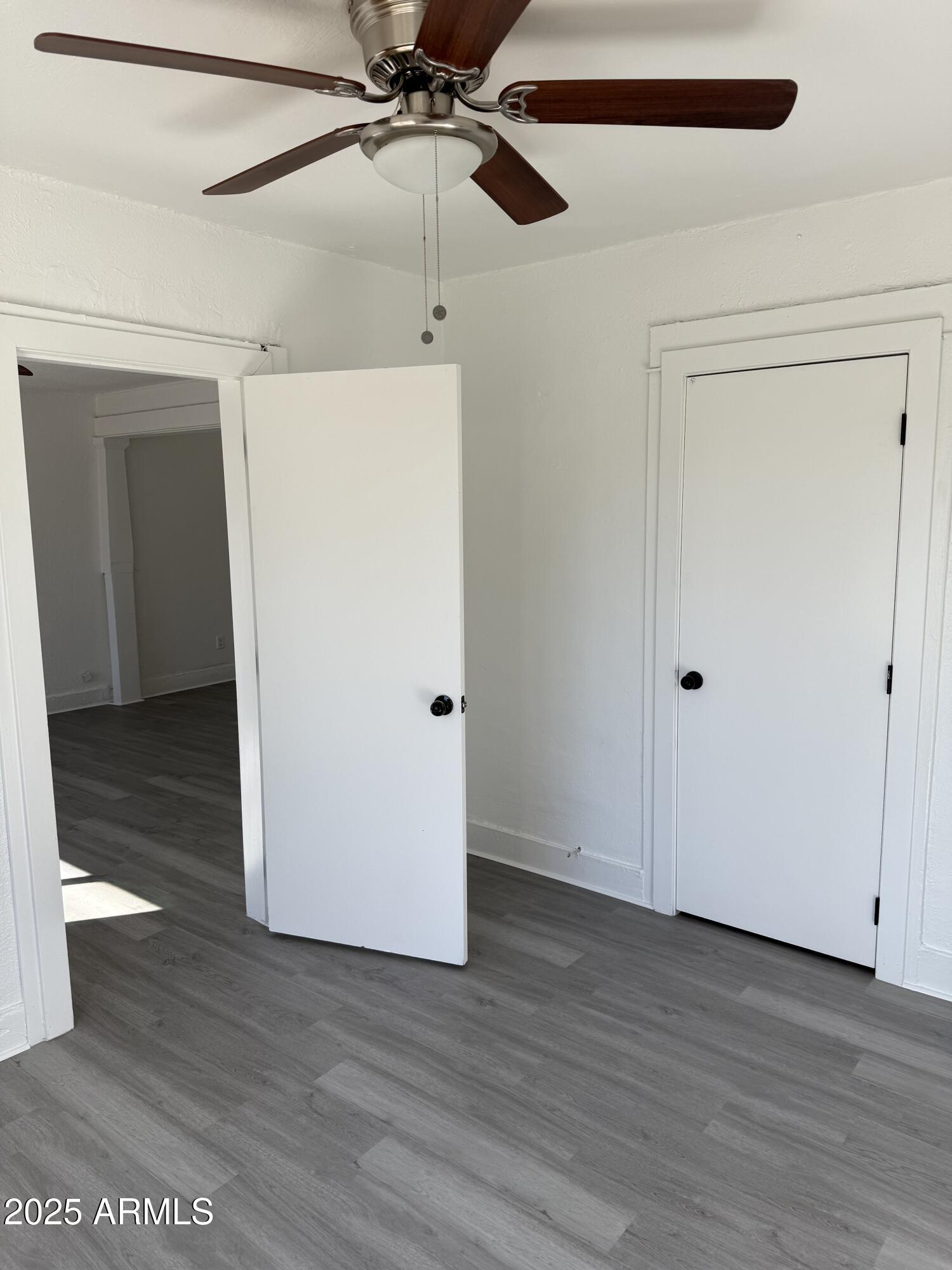 2536 W MORTEN Avenue