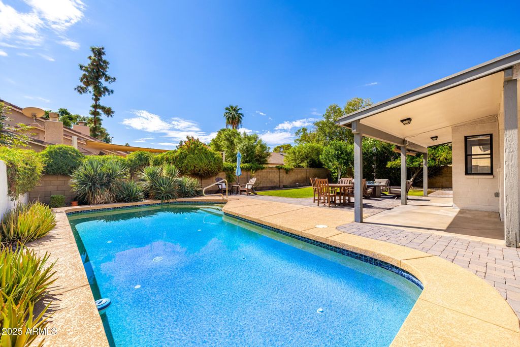 Photo of 945 E Leeward Lane, Tempe, AZ 85283 (MLS # 6931270)