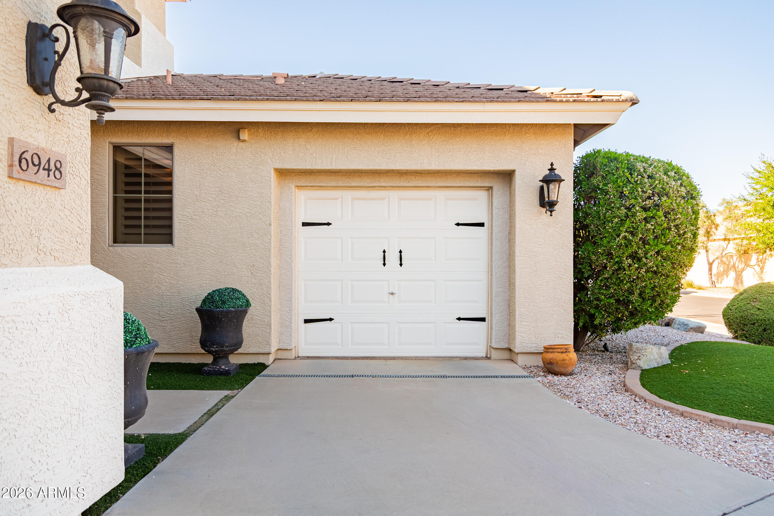 6948 S ST RUBEN Avenue