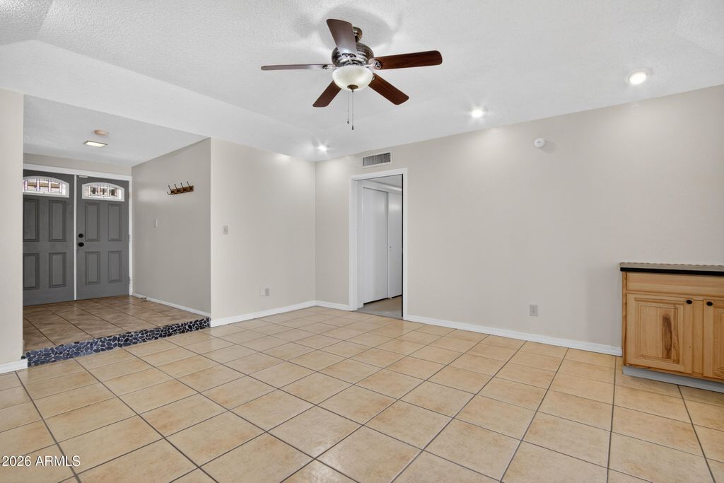 Photo of 4610 W Laurie Lane, Glendale, AZ 85302 (MLS # 7029027)