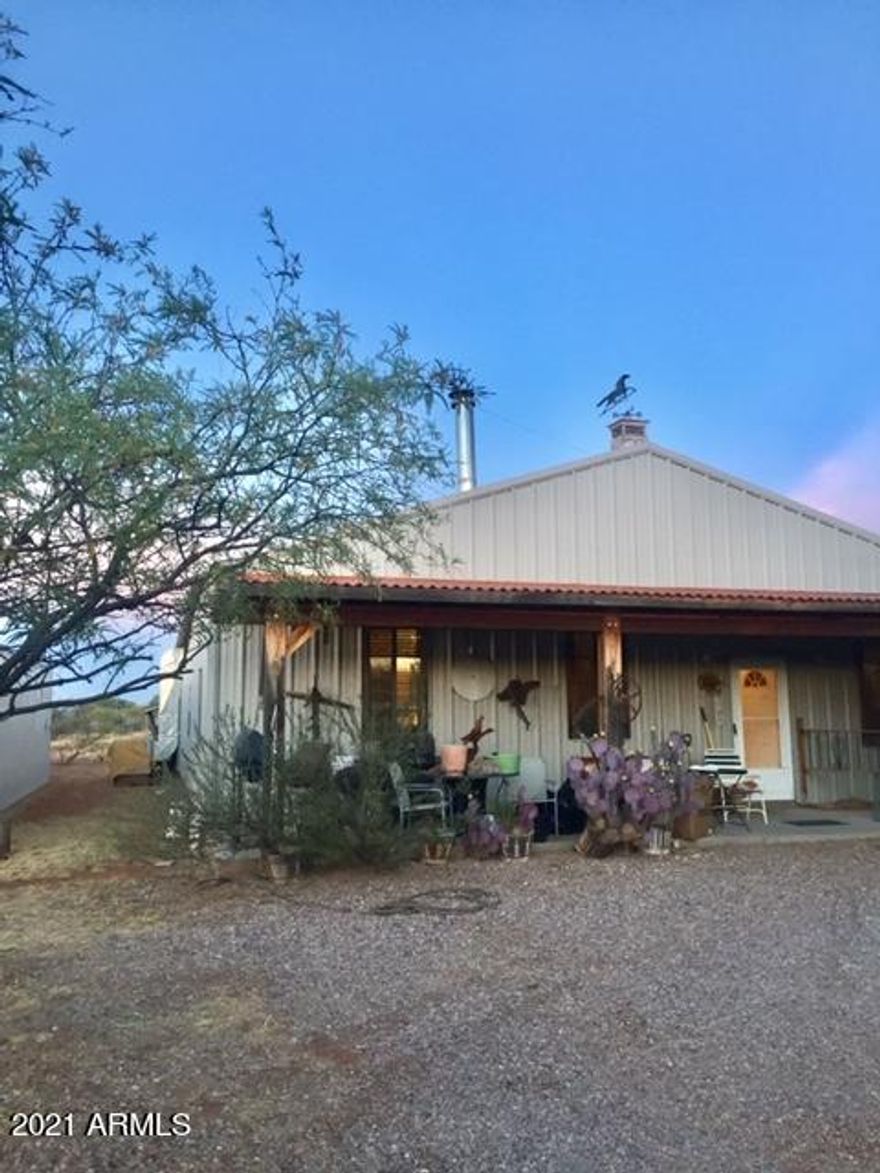 Now vacant! Attractive & unique home offers 1 bedroom, 1 bath and a huge attached garage (1,360 sq.ft) that could stay as is or could be converted to living space.  Custom Steele /metal home construction with wood accents.  Situated on .990 (almost 1) acre with mountain views.  Whetstone area, easy access to highway 90,  12 miles  to Ft Huachuca & Sierra Vista,  20 miles to Benson