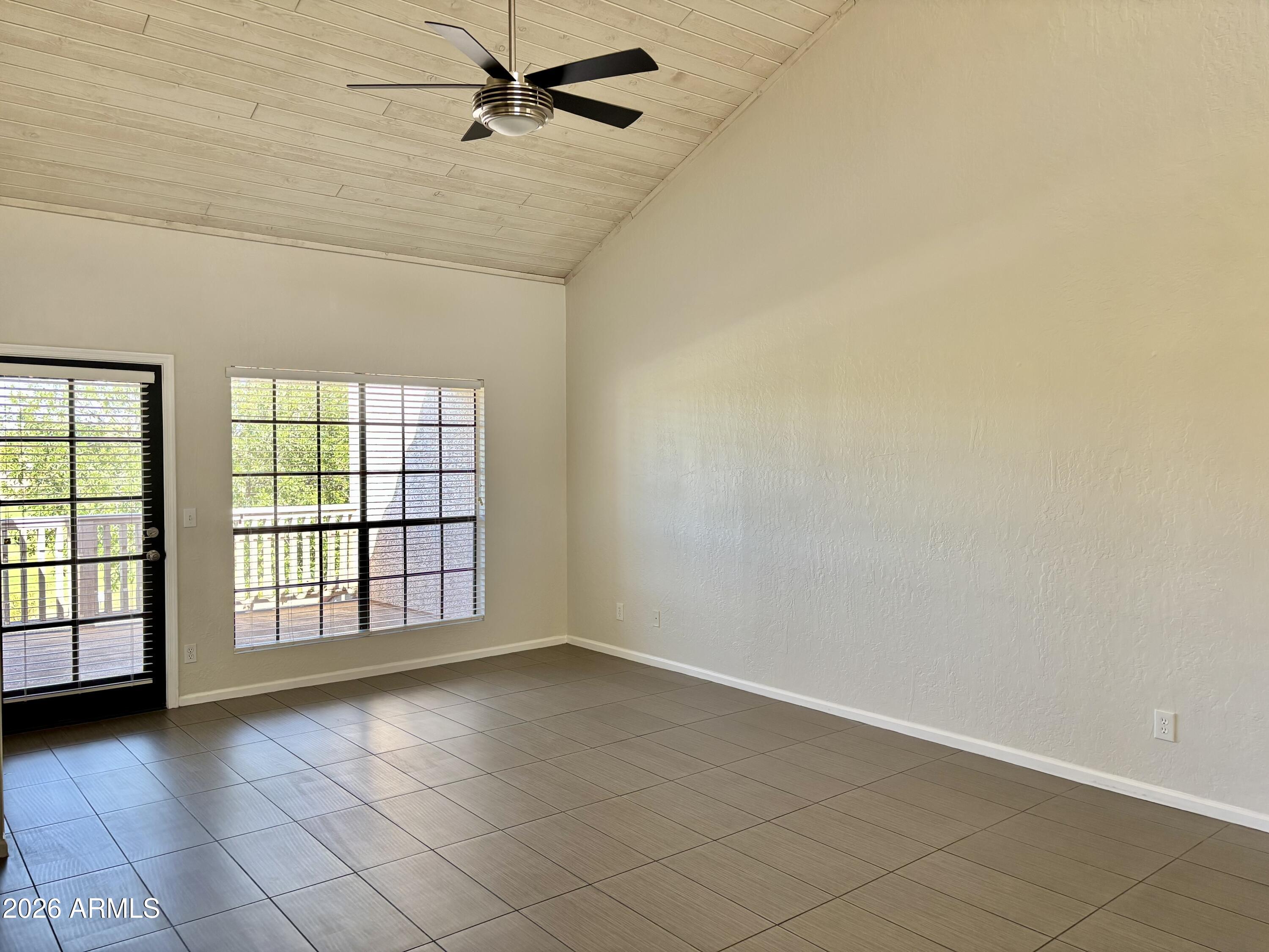 7800 E LINCOLN Drive 2047