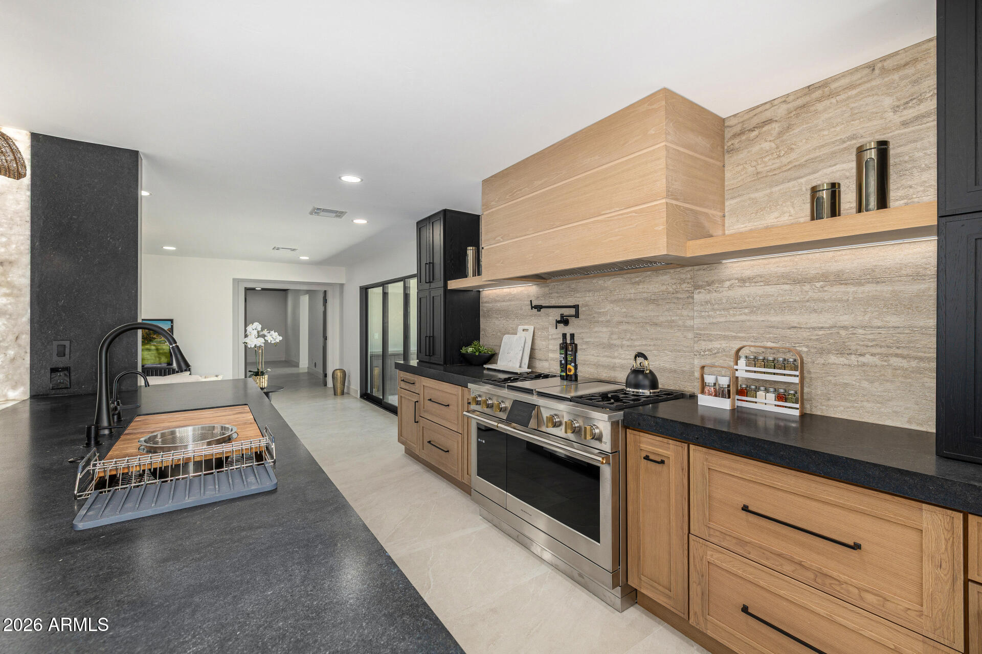 7001 E PERSHING Avenue