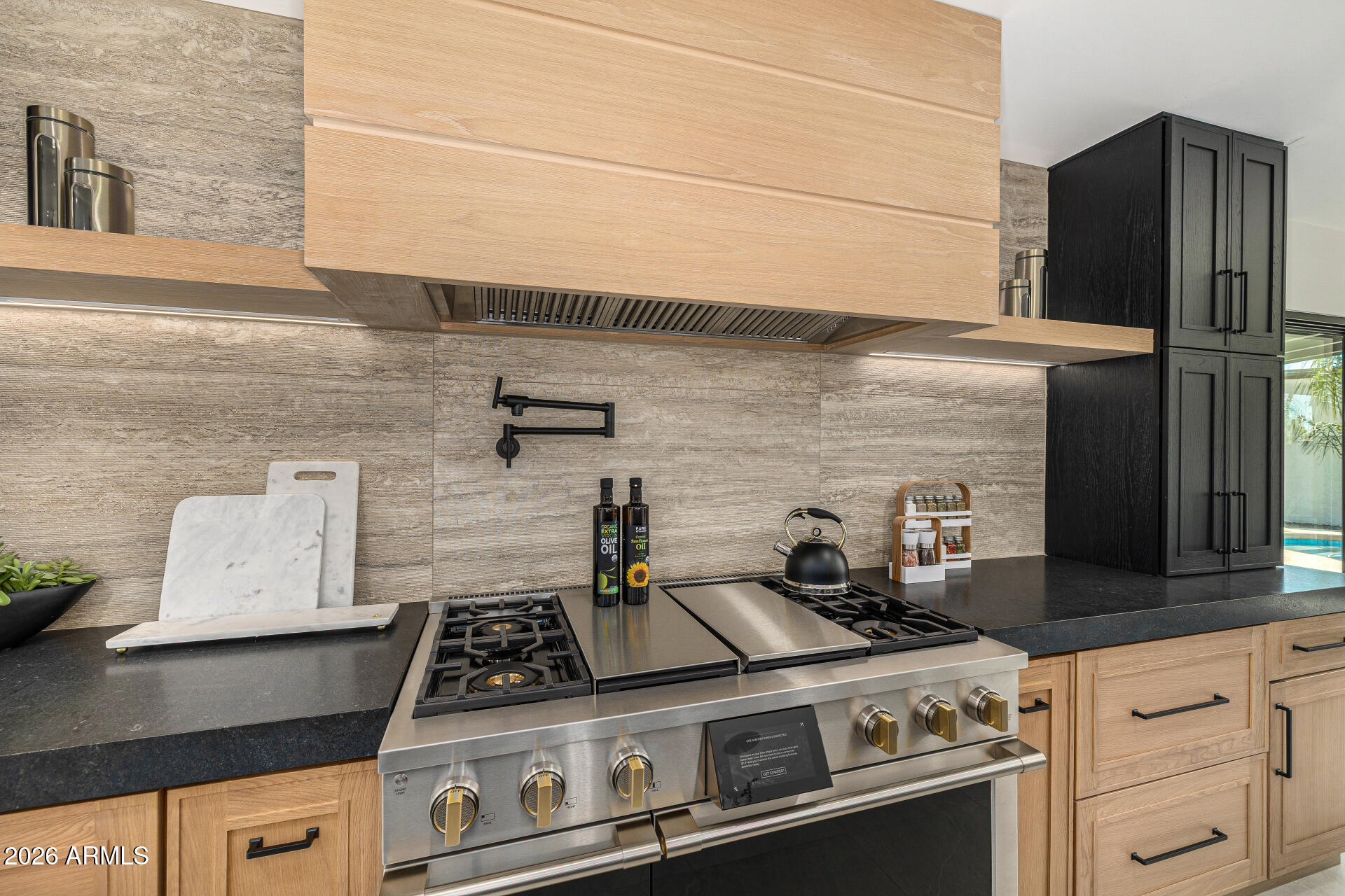 7001 E PERSHING Avenue