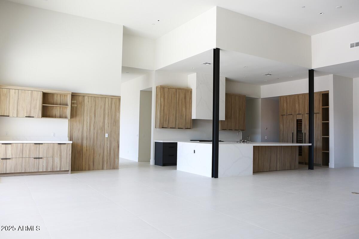 9609 N PALISADES Boulevard