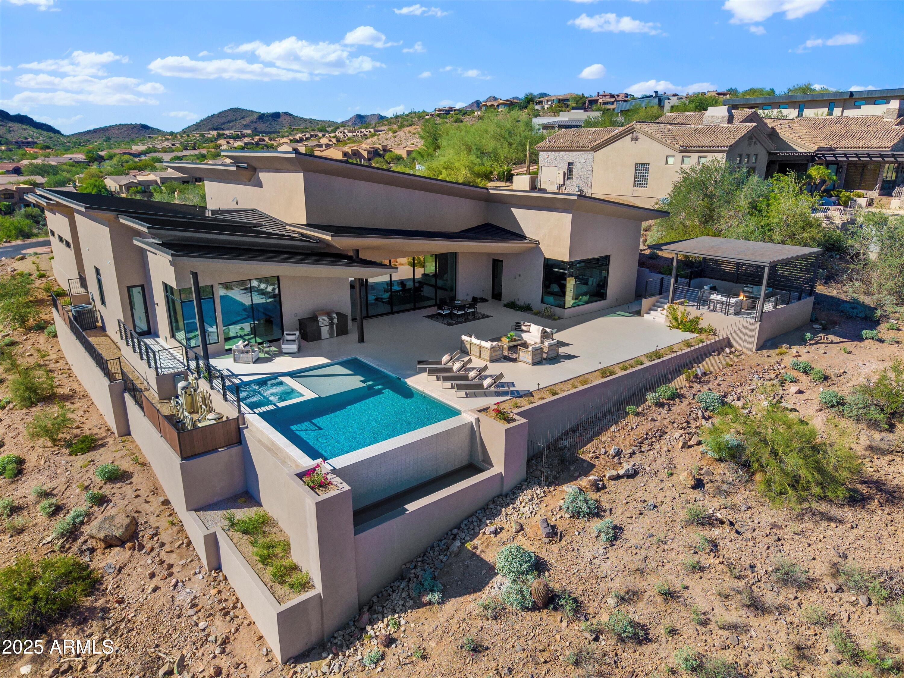 9609 N PALISADES Boulevard