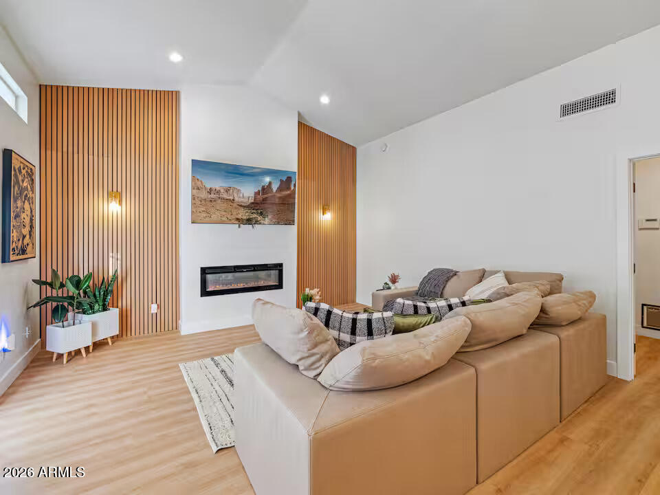 4537 E LE MARCHE Avenue