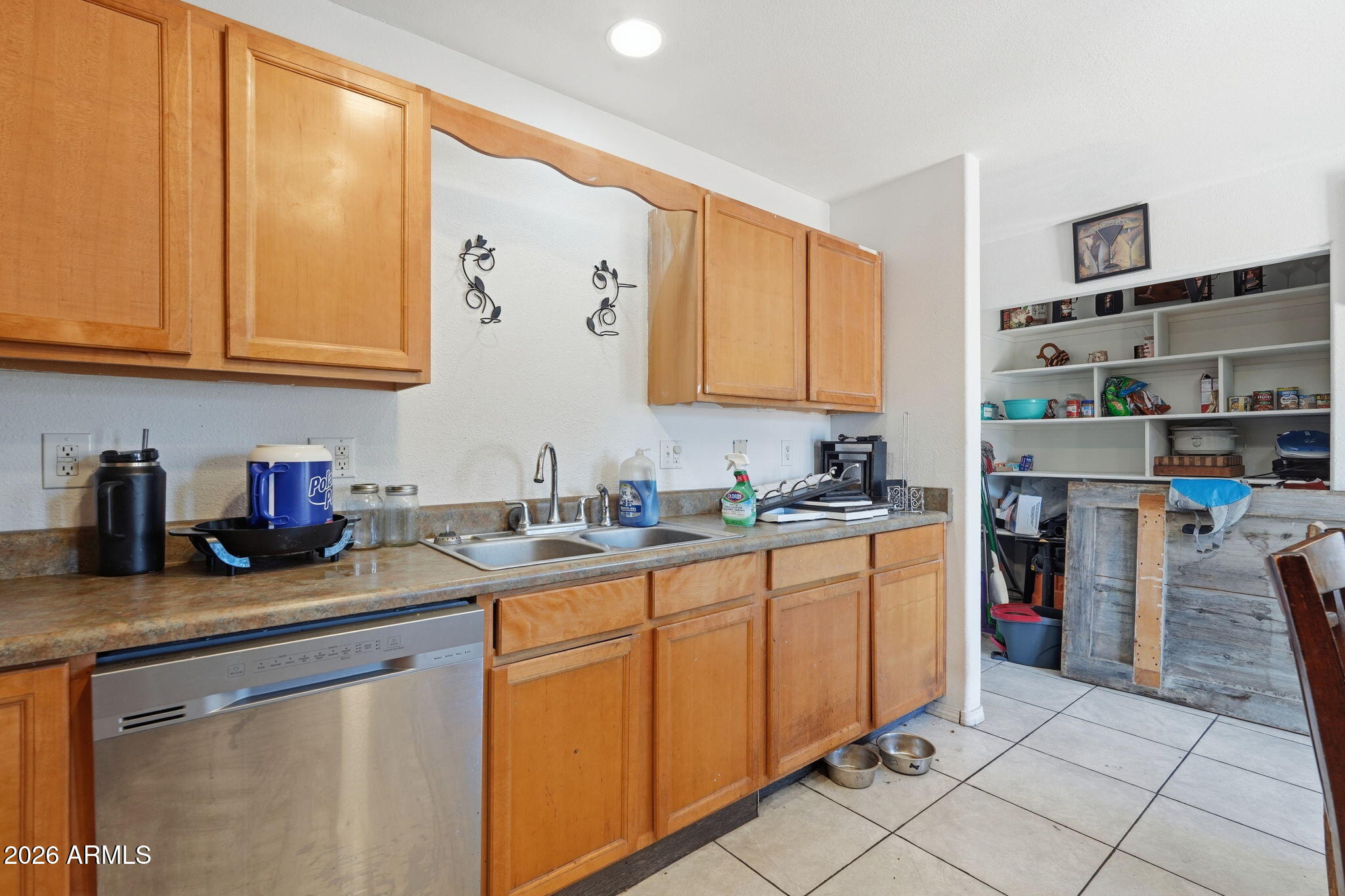 803 W LONGHORN Road 1