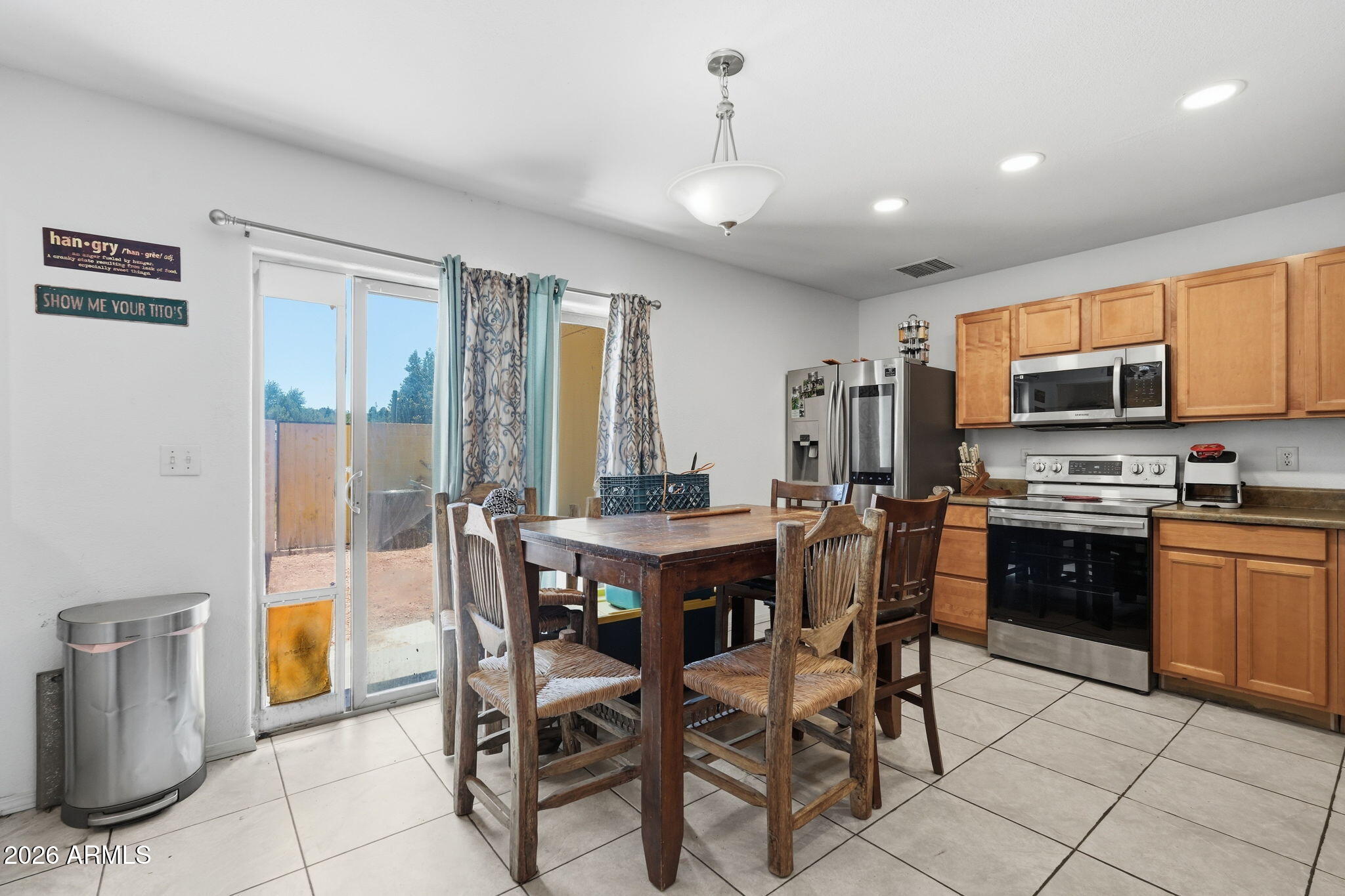 803 W LONGHORN Road 1