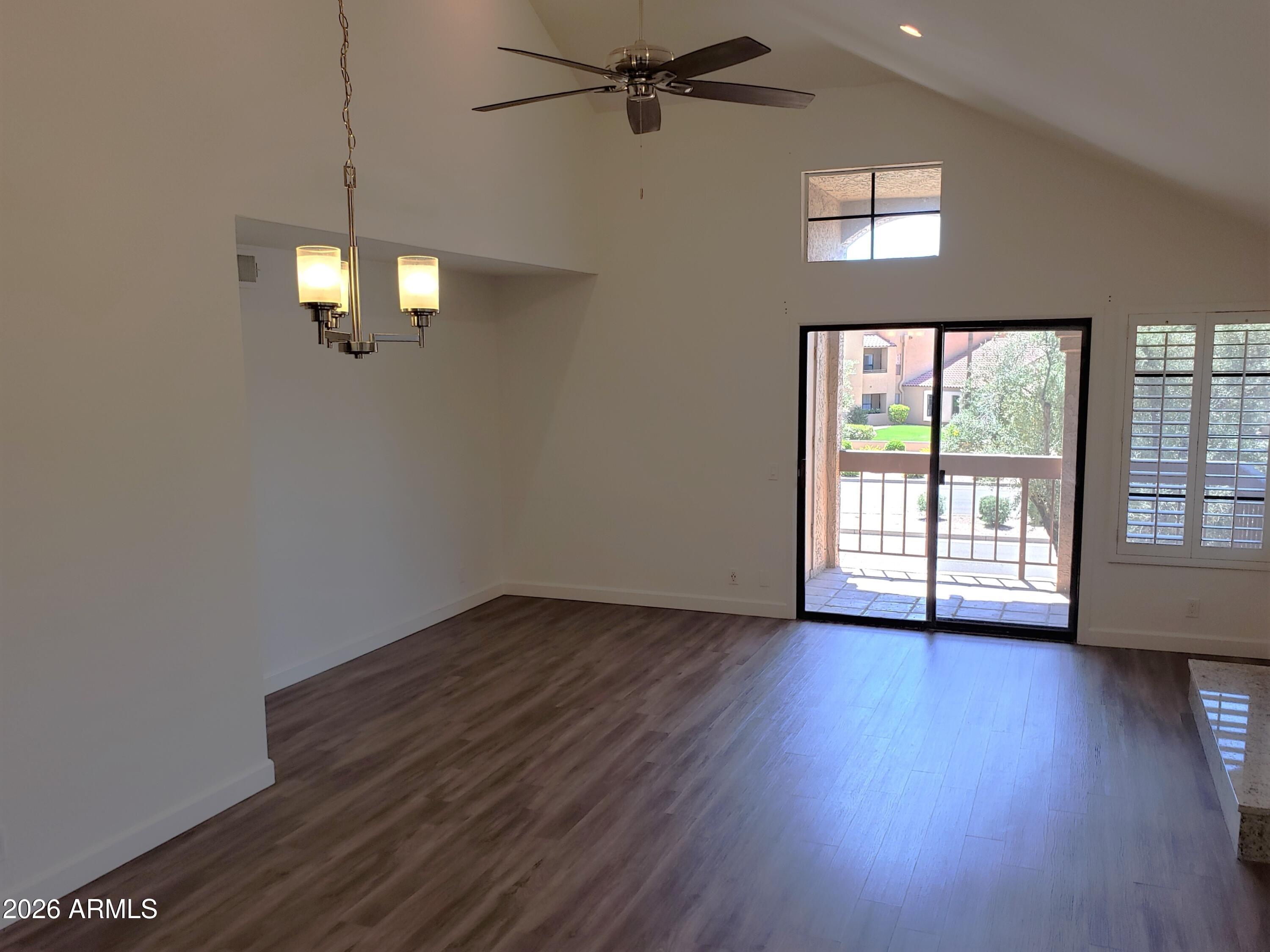 8700 E MOUNTAIN VIEW Road 2033