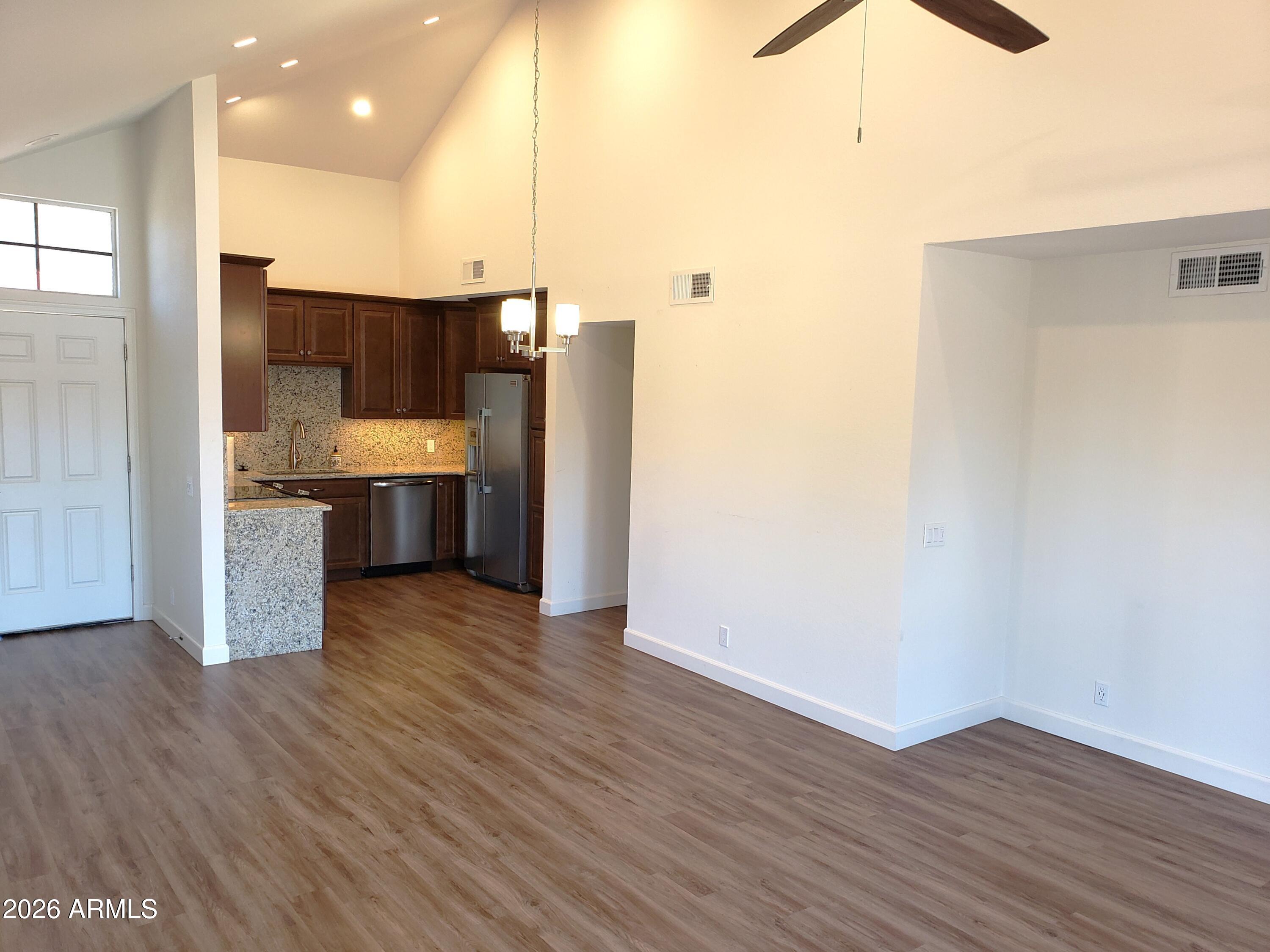 8700 E MOUNTAIN VIEW Road 2033