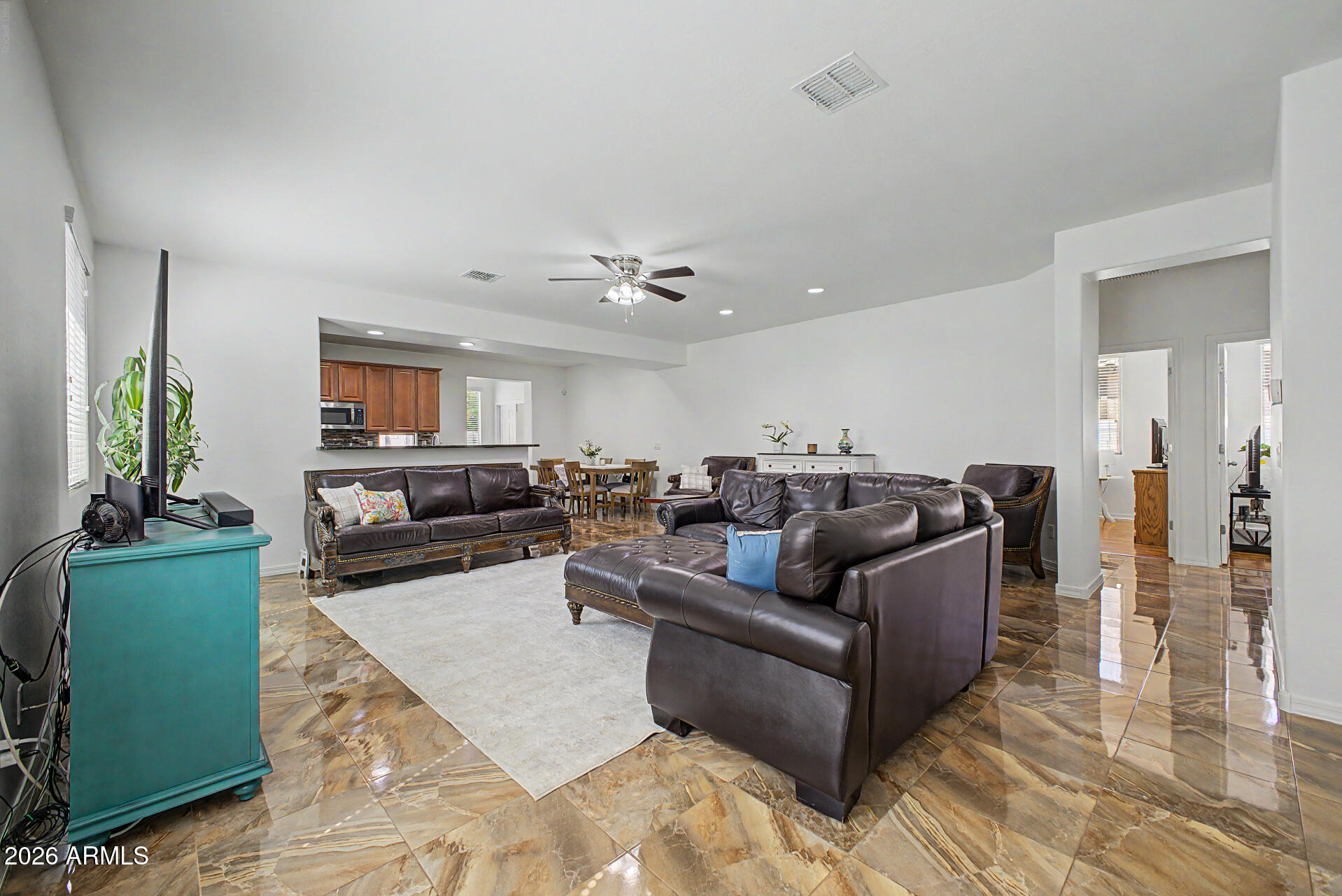 854 E TEKOA Avenue