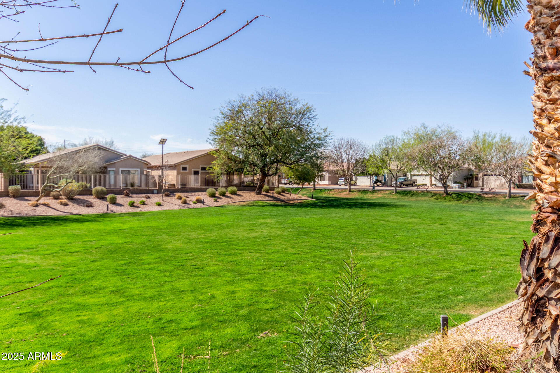 CRISMON MANOR - Residential