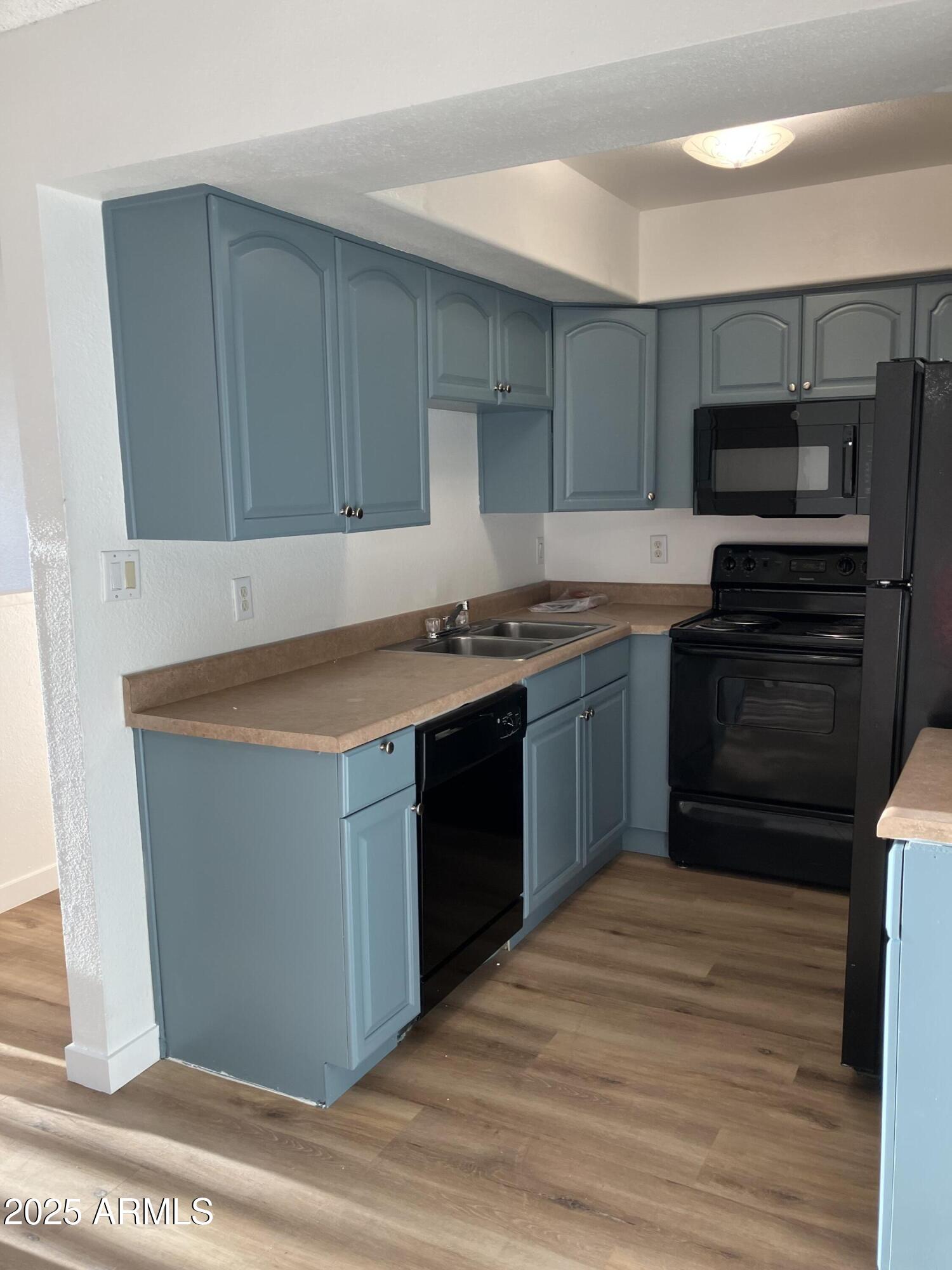 2121 W ROYAL PALM Road 2049