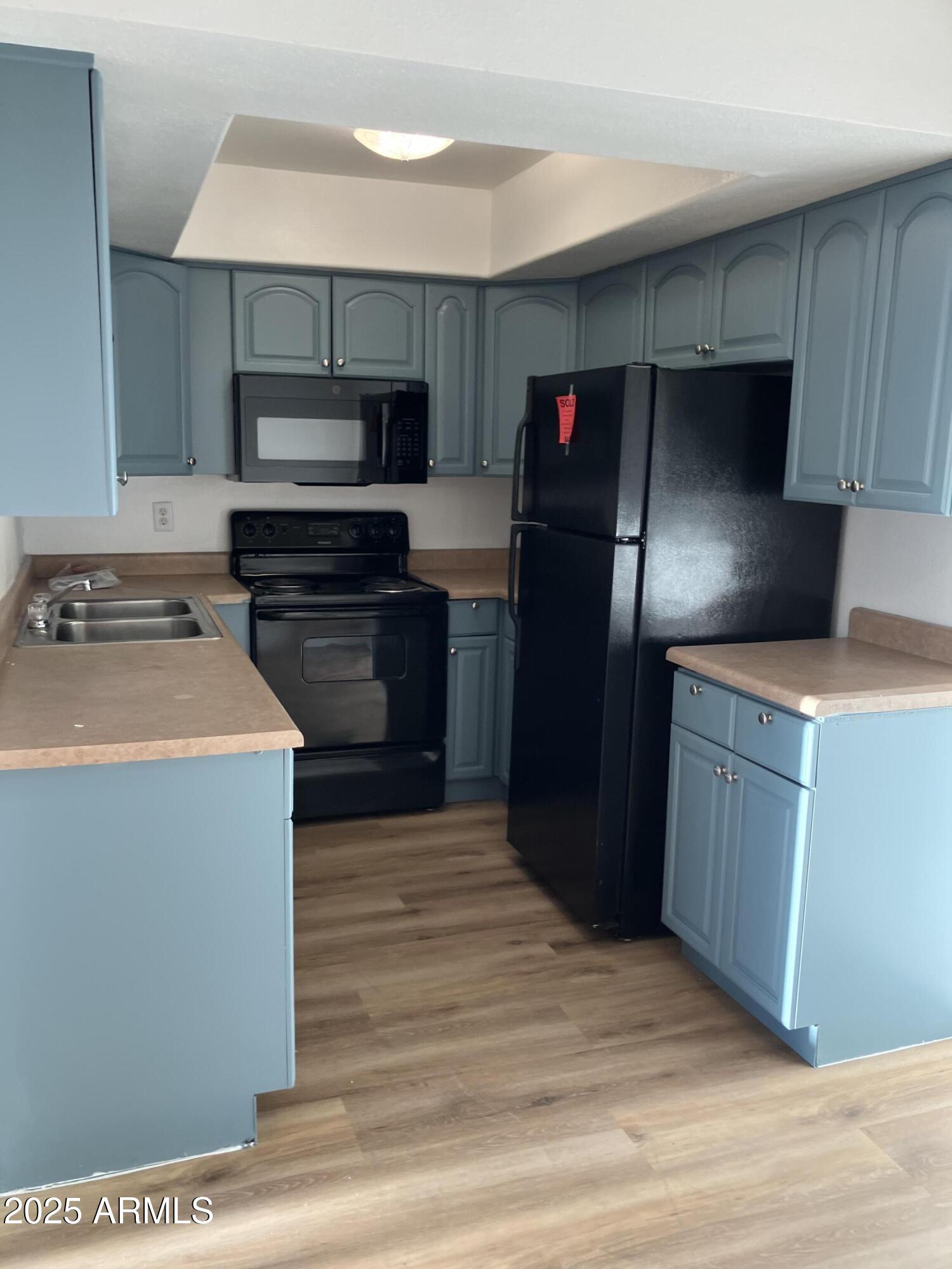 2121 W ROYAL PALM Road 2049