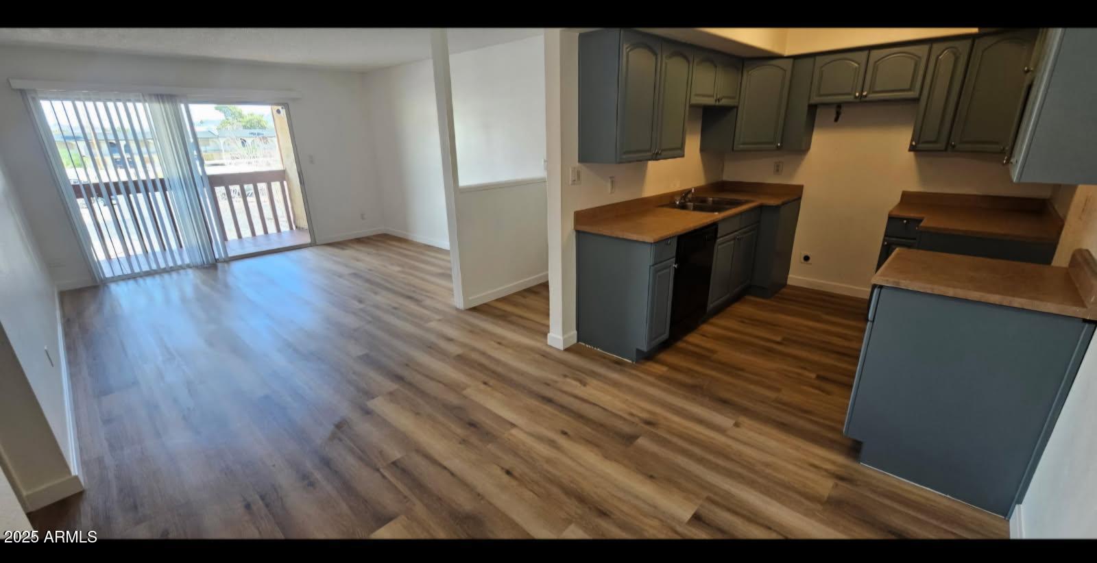 2121 W ROYAL PALM Road 2049