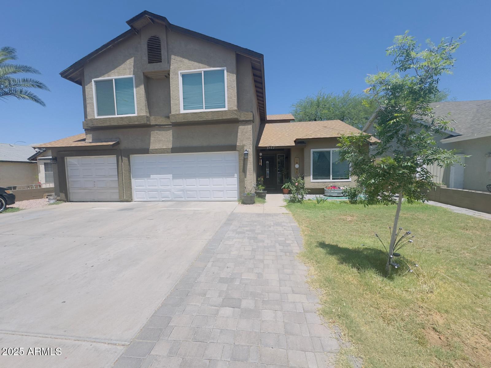 8742 W EDGEMONT Avenue